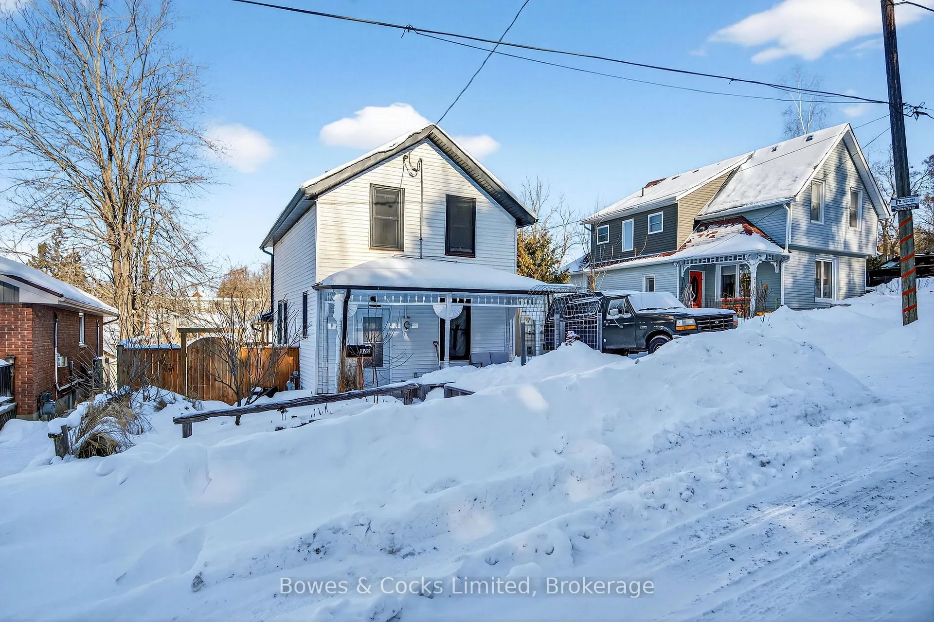 Photo 2 of 262 Munroe Avenue, Peterborough, Ashburnham Ward 4 — HOMEH