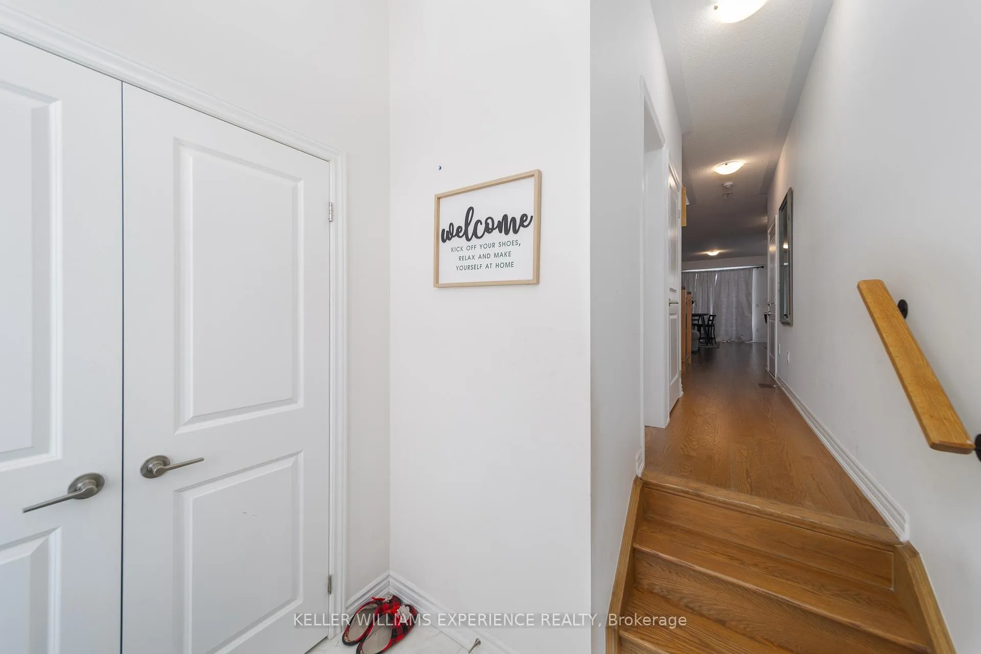 Photo 3 of 82 Phoenix Boulevard, Barrie, Rural Barrie Southeast — HOMEH