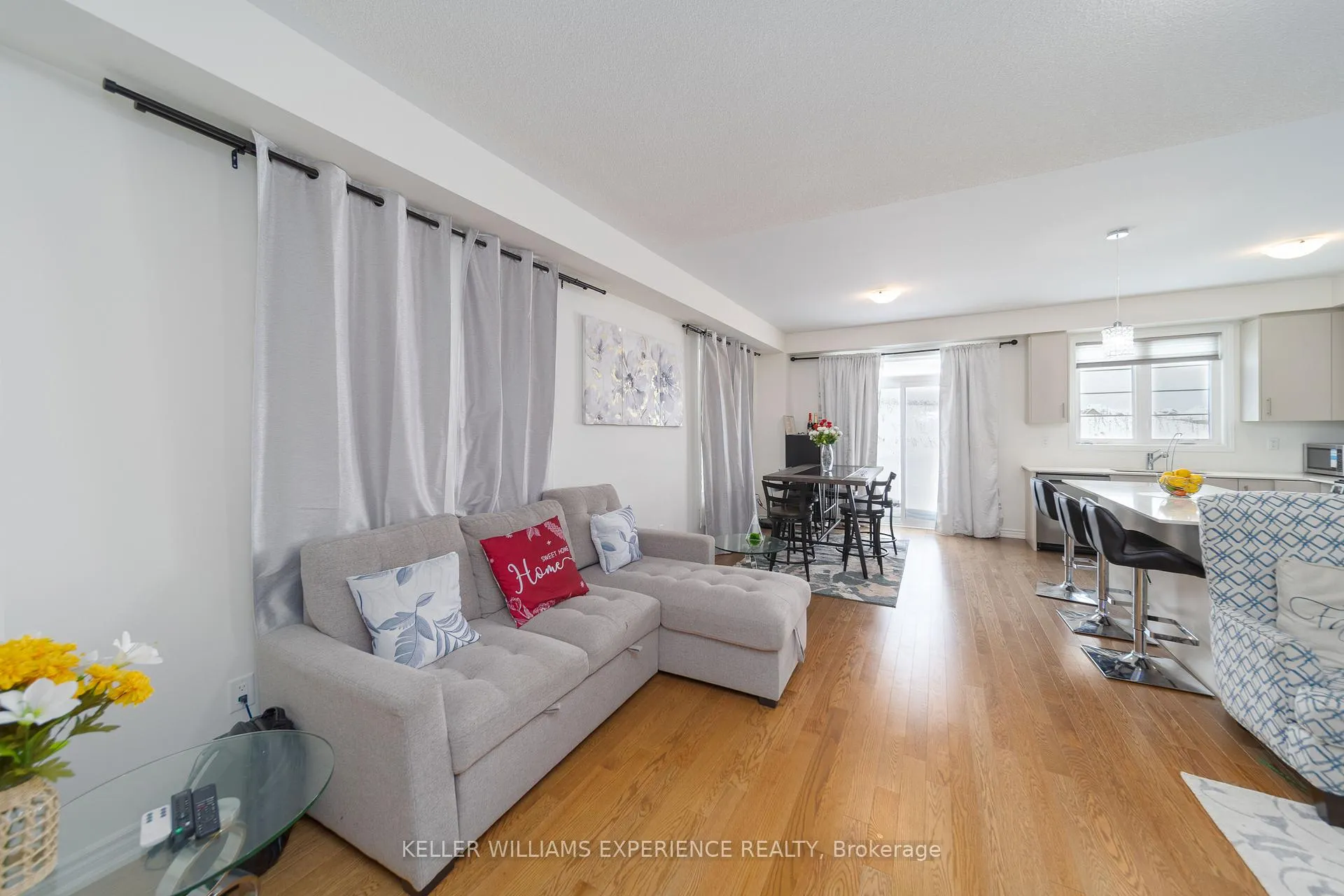 Photo 6 of 82 Phoenix Boulevard, Barrie, Rural Barrie Southeast — HOMEH