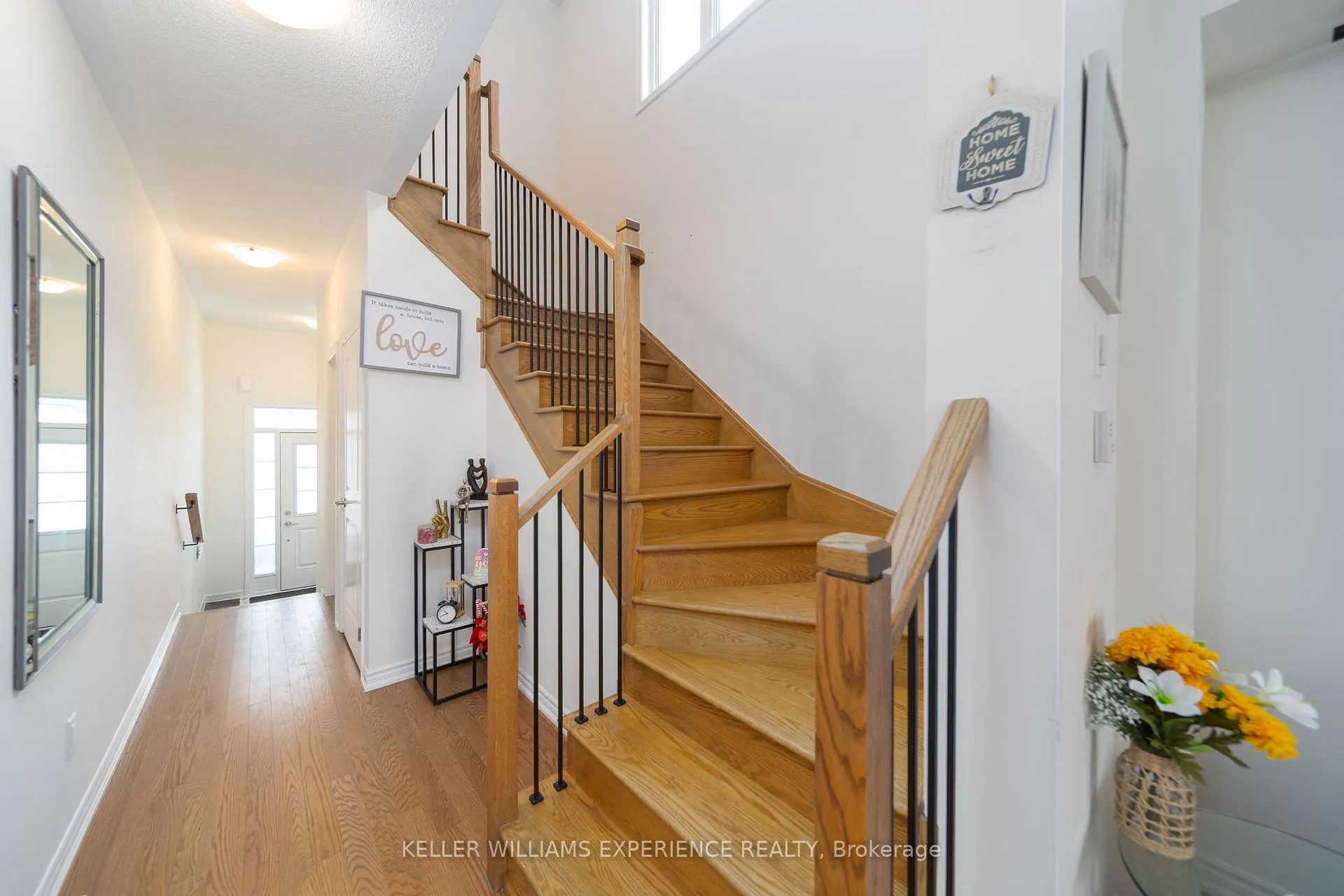 Photo 7 of 82 Phoenix Boulevard, Barrie, Rural Barrie Southeast — HOMEH