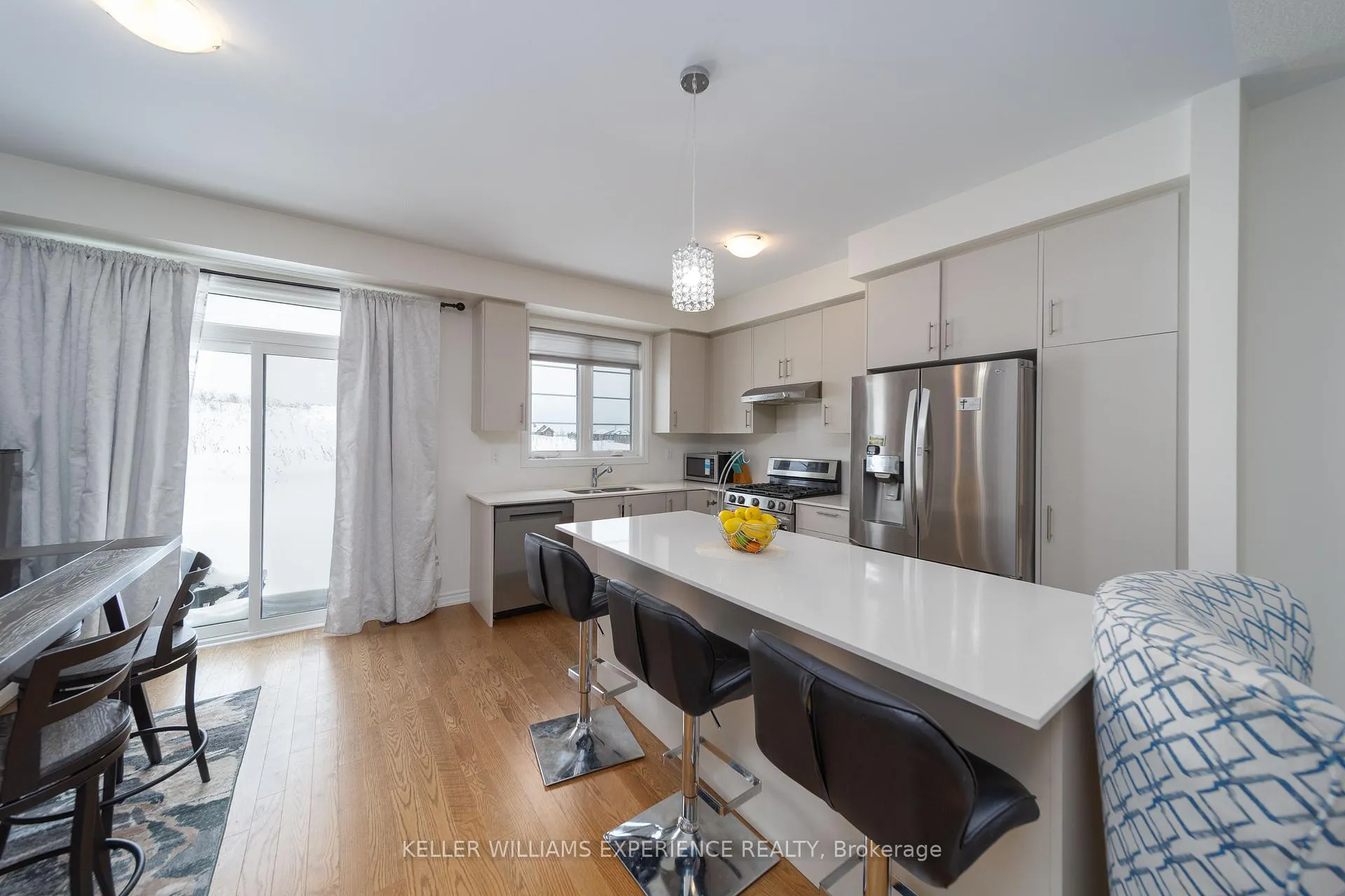 Photo 9 of 82 Phoenix Boulevard, Barrie, Rural Barrie Southeast — HOMEH