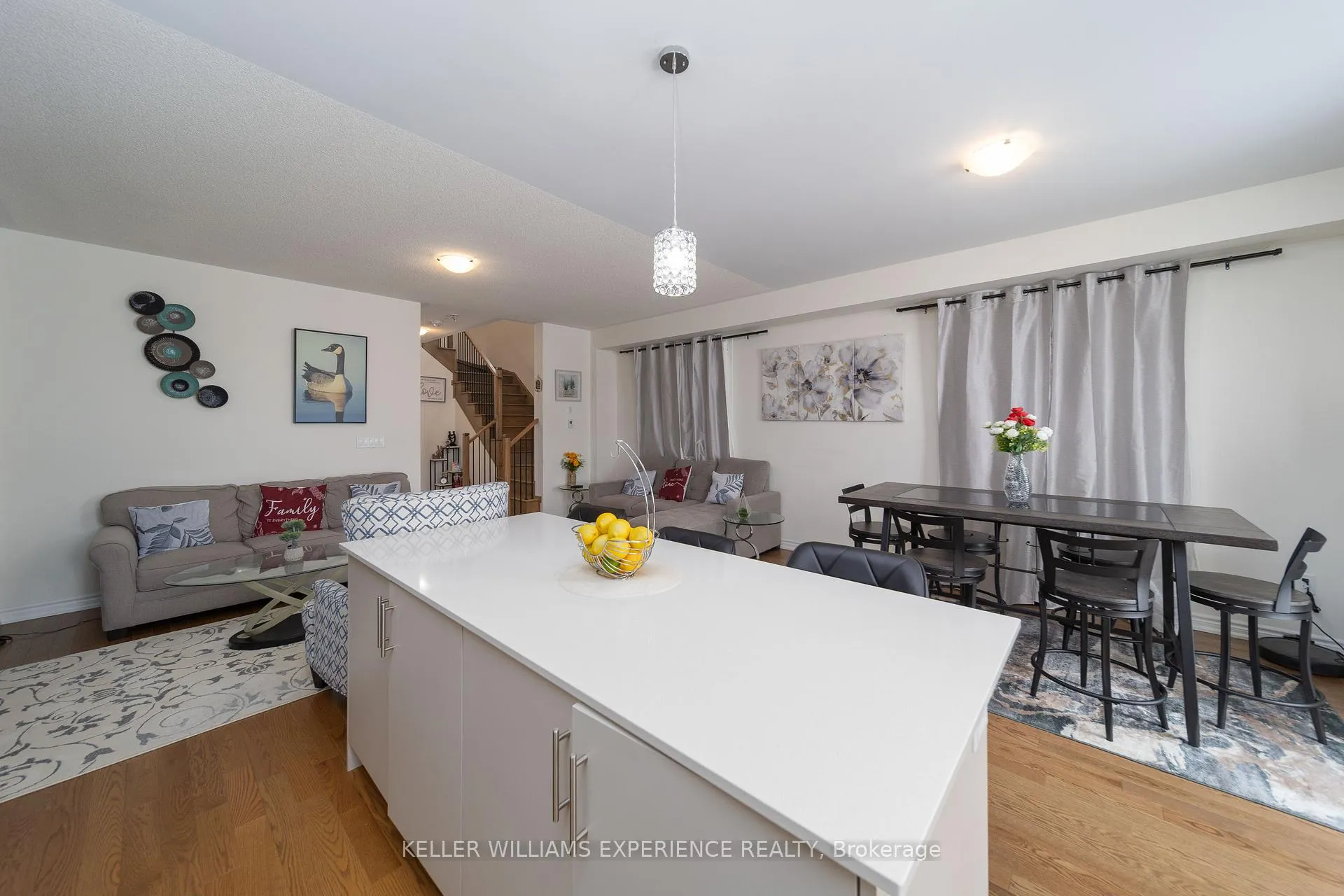 Photo 11 of 82 Phoenix Boulevard, Barrie, Rural Barrie Southeast — HOMEH