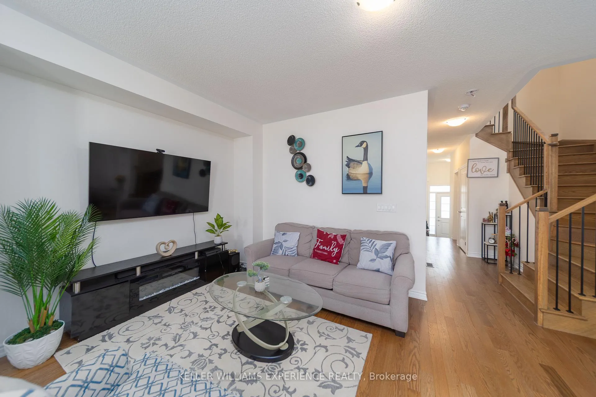 Photo 12 of 82 Phoenix Boulevard, Barrie, Rural Barrie Southeast — HOMEH