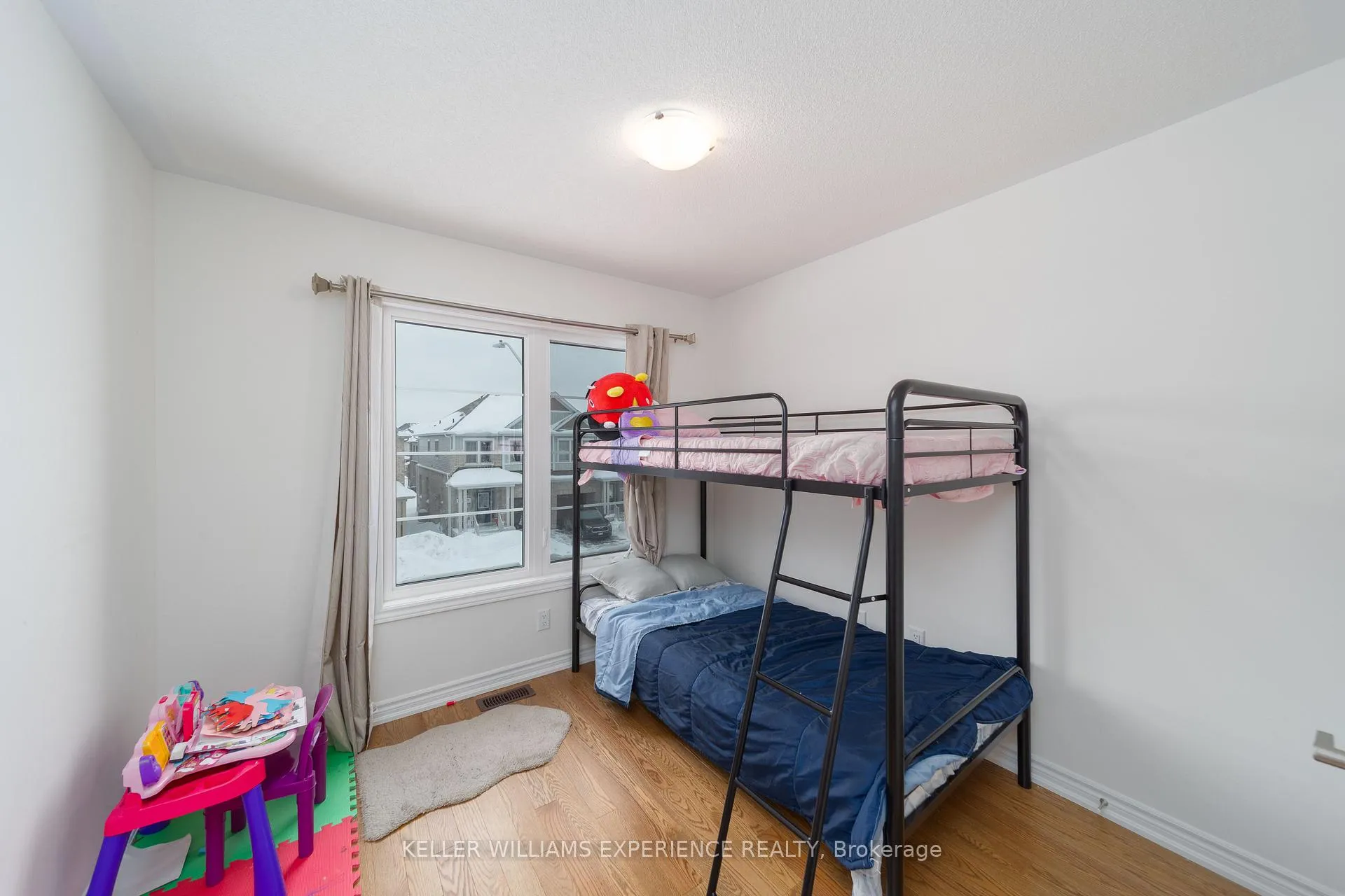 Photo 13 of 82 Phoenix Boulevard, Barrie, Rural Barrie Southeast — HOMEH