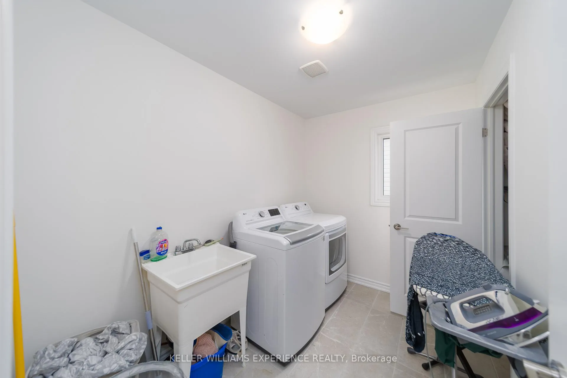 Photo 16 of 82 Phoenix Boulevard, Barrie, Rural Barrie Southeast — HOMEH