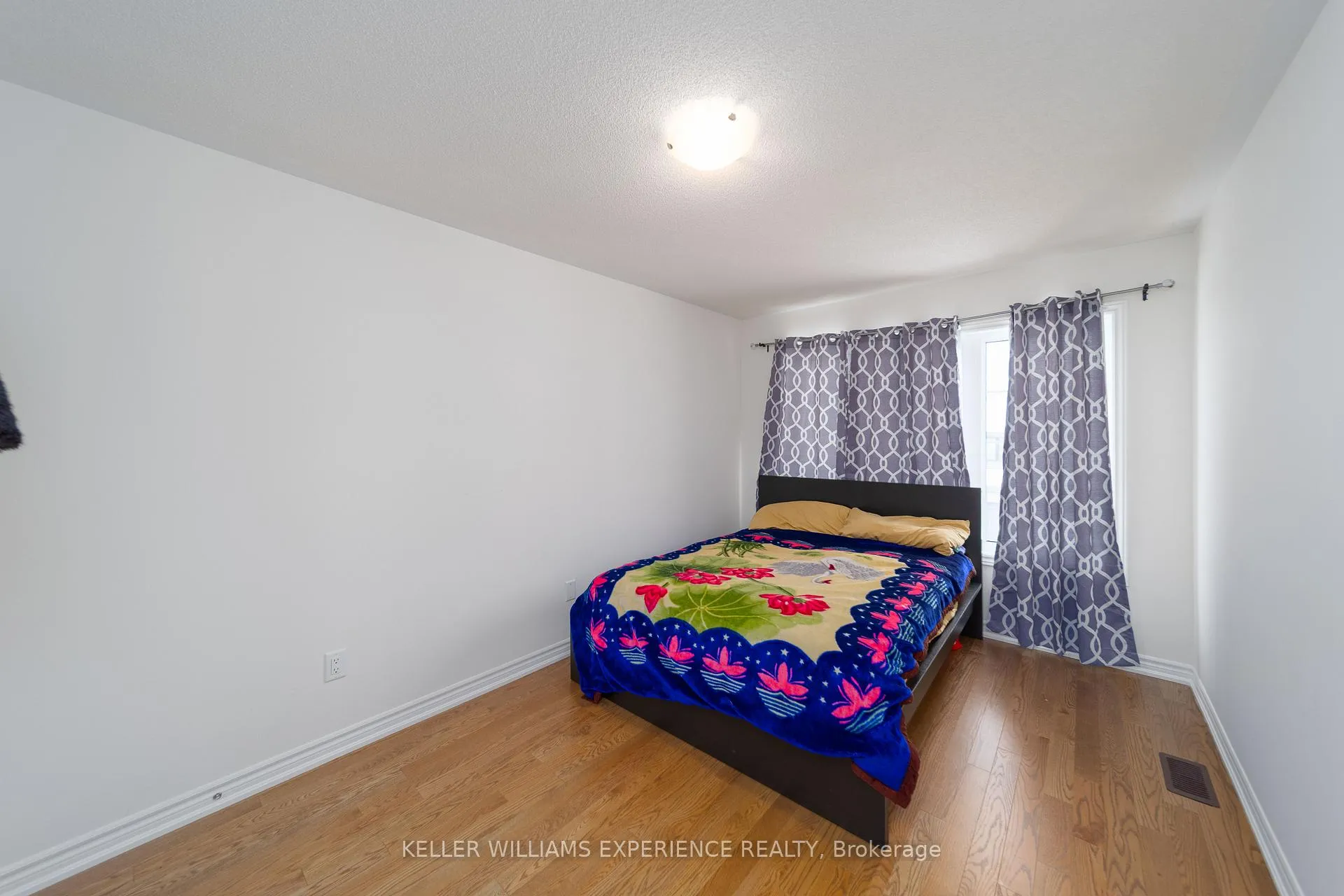 Photo 24 of 82 Phoenix Boulevard, Barrie, Rural Barrie Southeast — HOMEH