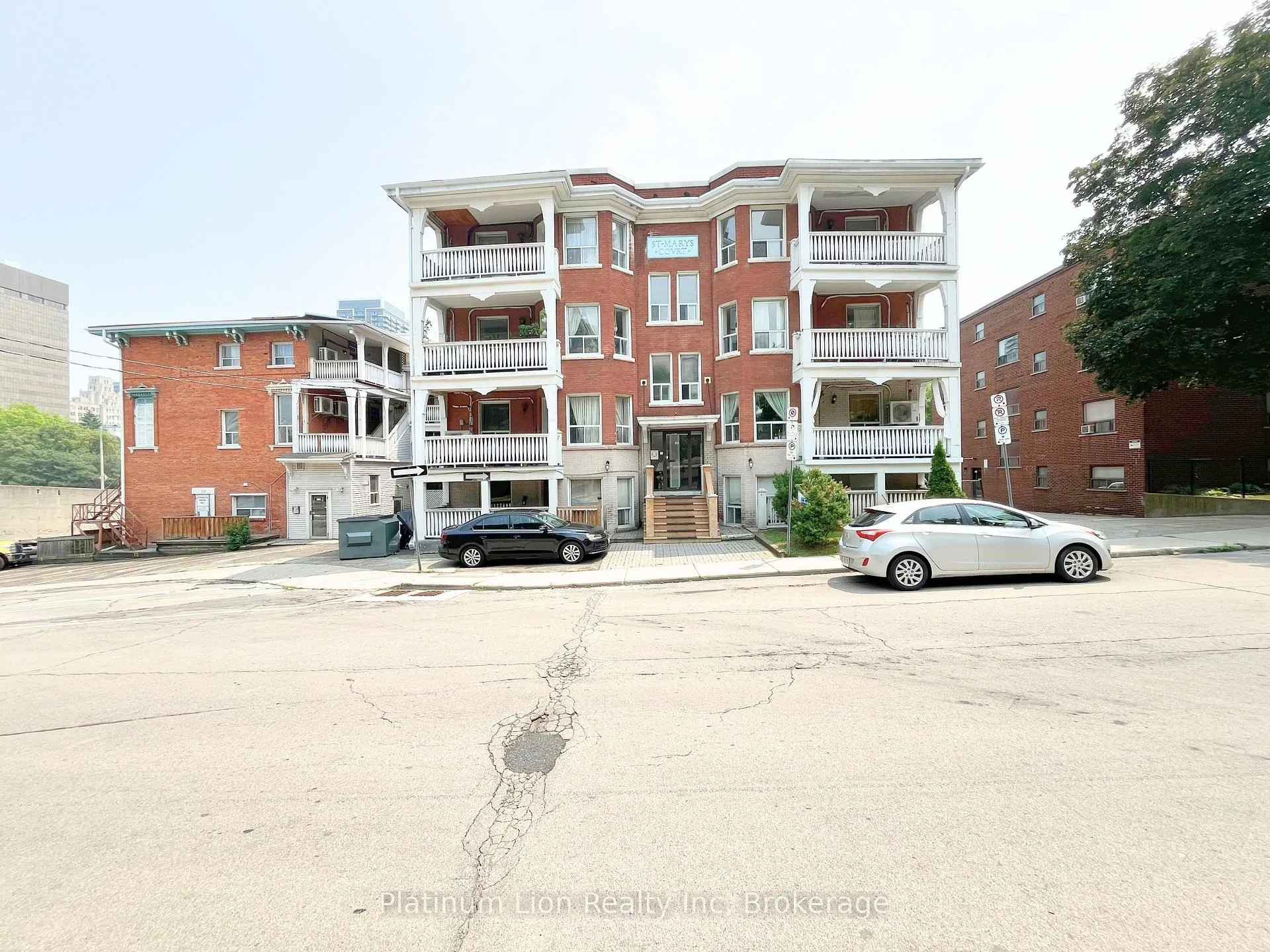 Front of Unit 5, 121 Park Street S