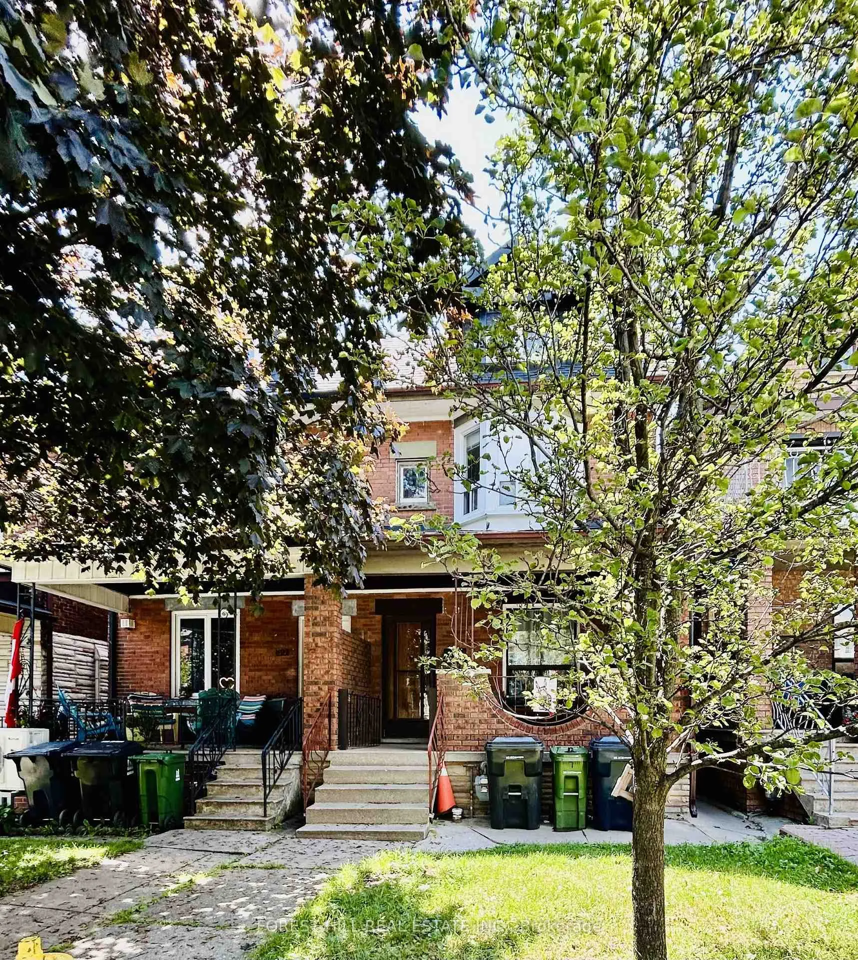 Front of 32 Earlscourt Avenue