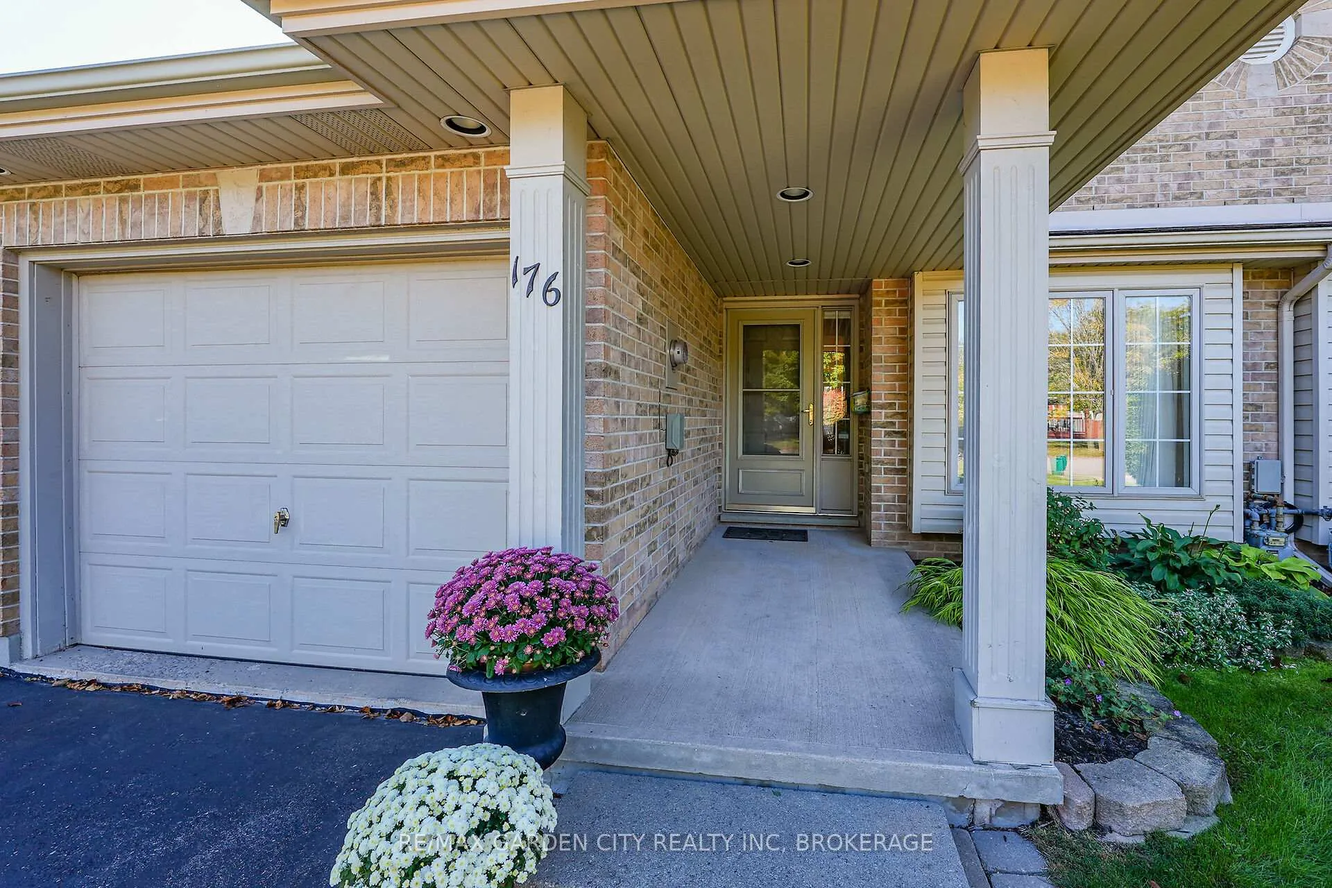 Photo 2 of 176 Beckett Crescent, Pelham, Fonthill — HOMEH