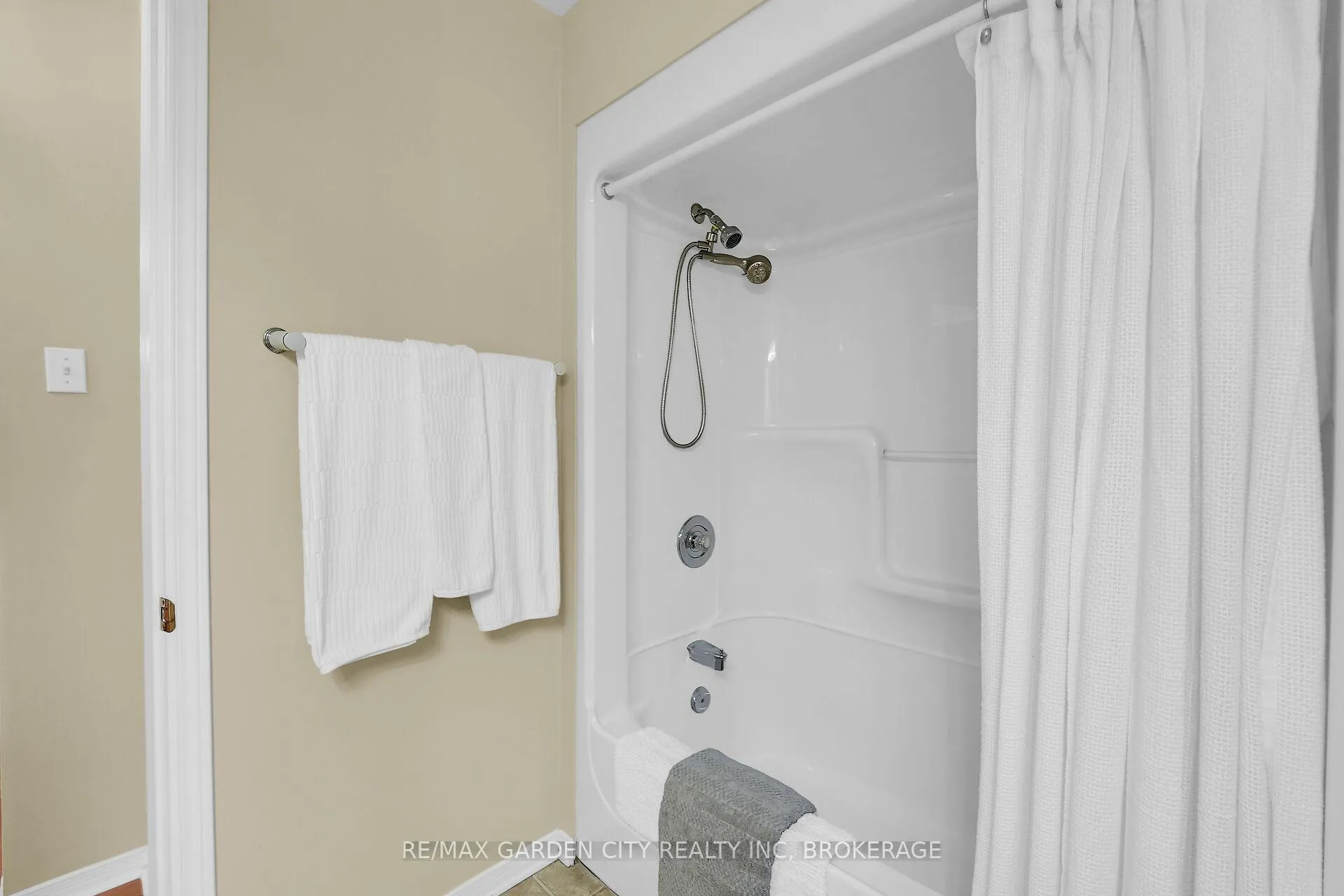 Photo 20 of 176 Beckett Crescent, Pelham, Fonthill — HOMEH