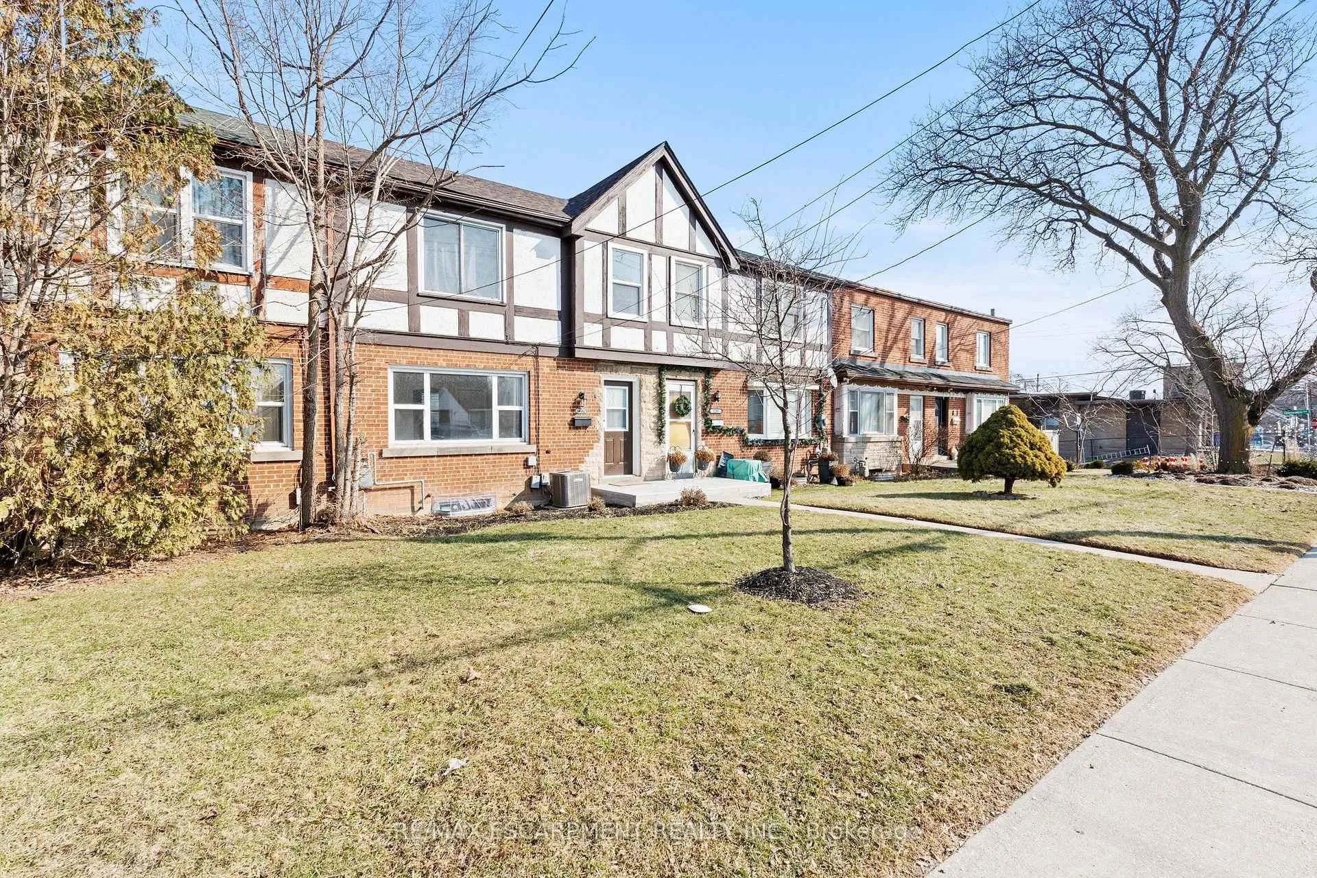 Front of 2279 King Street E