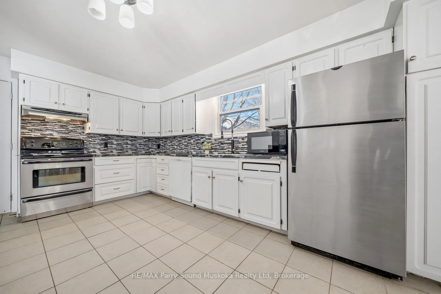 Photo 15 of 55 A Cascade Street E, Parry Sound — HOMEH