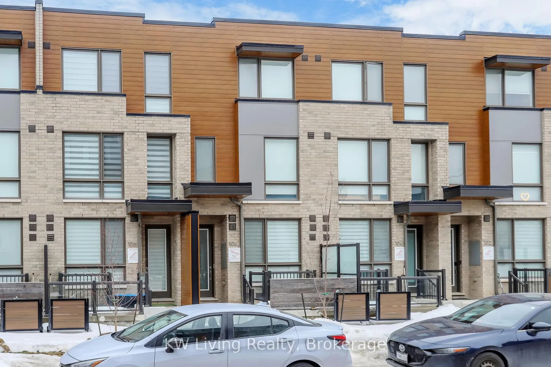 Front of Unit B, 106 Green Gardens Boulevard