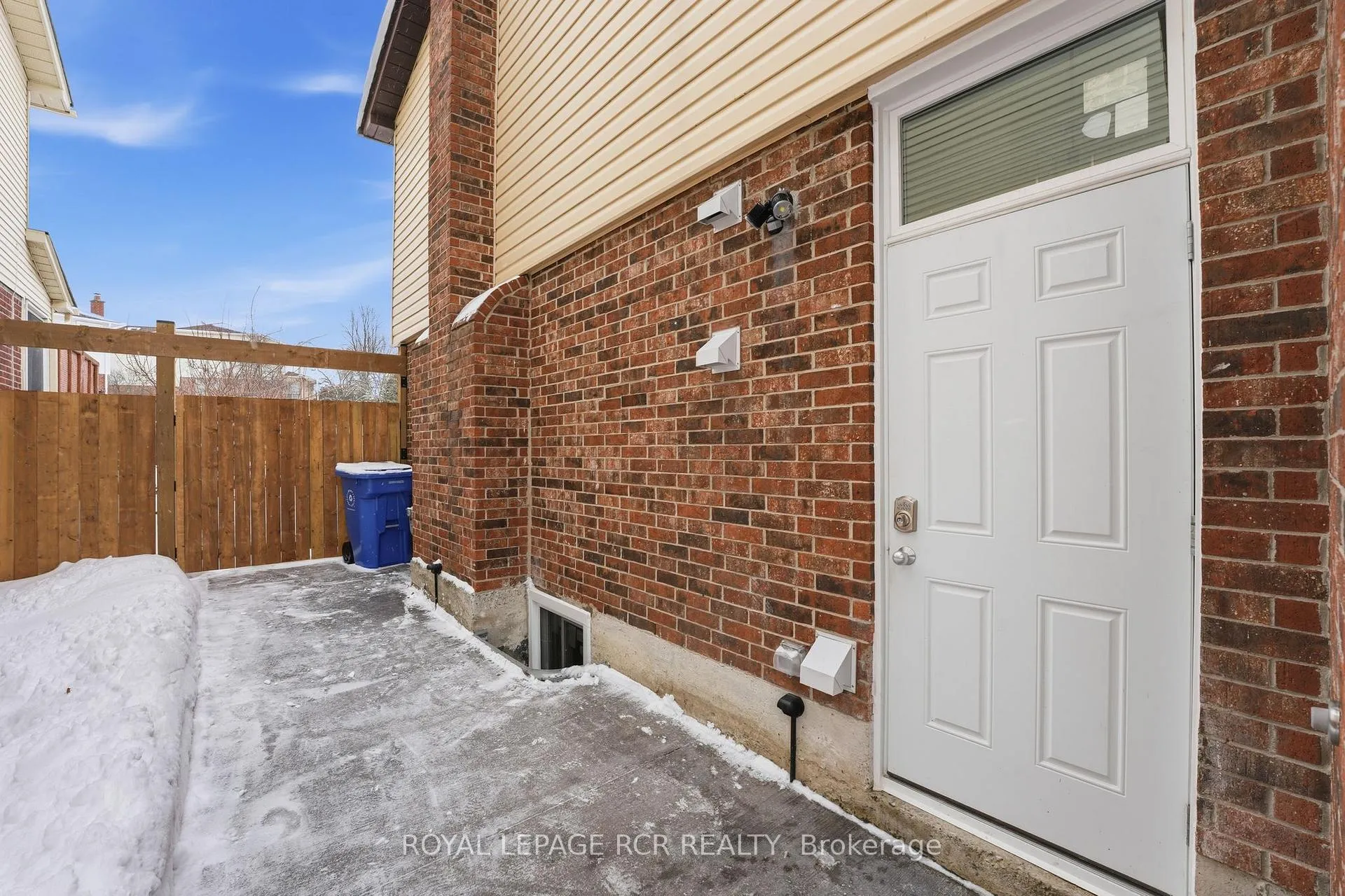 Photo 4 of 74 Old Yonge Street, Aurora, Aurora Village — HOMEH