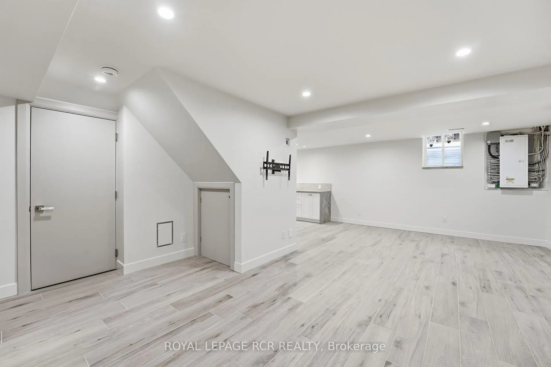 Photo 13 of 74 Old Yonge Street, Aurora, Aurora Village — HOMEH