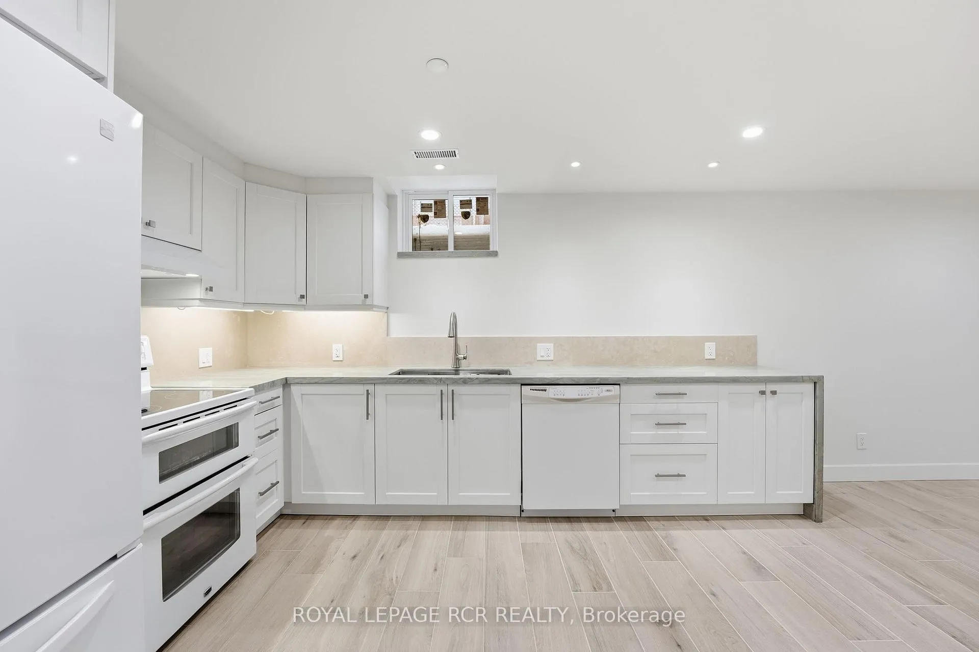 Photo 23 of 74 Old Yonge Street, Aurora, Aurora Village — HOMEH