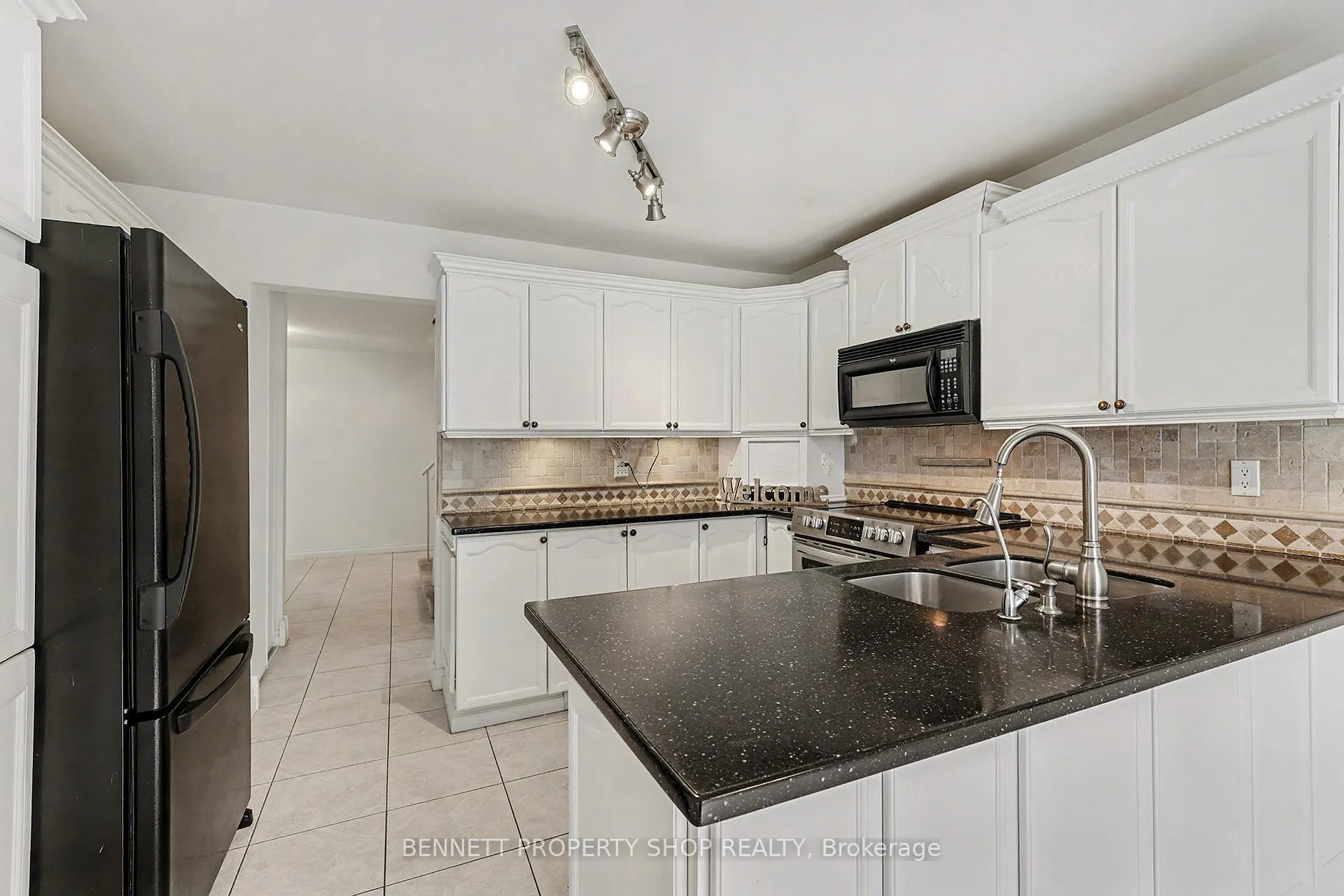 Photo 5 of 18 Shetland Way, Ottawa, Kanata - Bridlewood — HOMEH