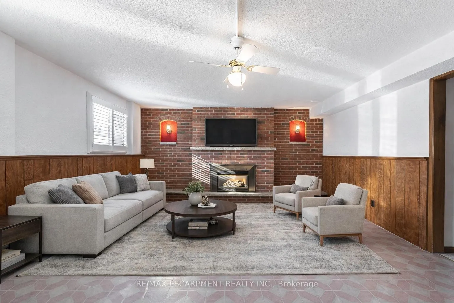 Photo 15 of 14 Eagleson Drive, St. Catharines, Carlton/Bunting — HOMEH