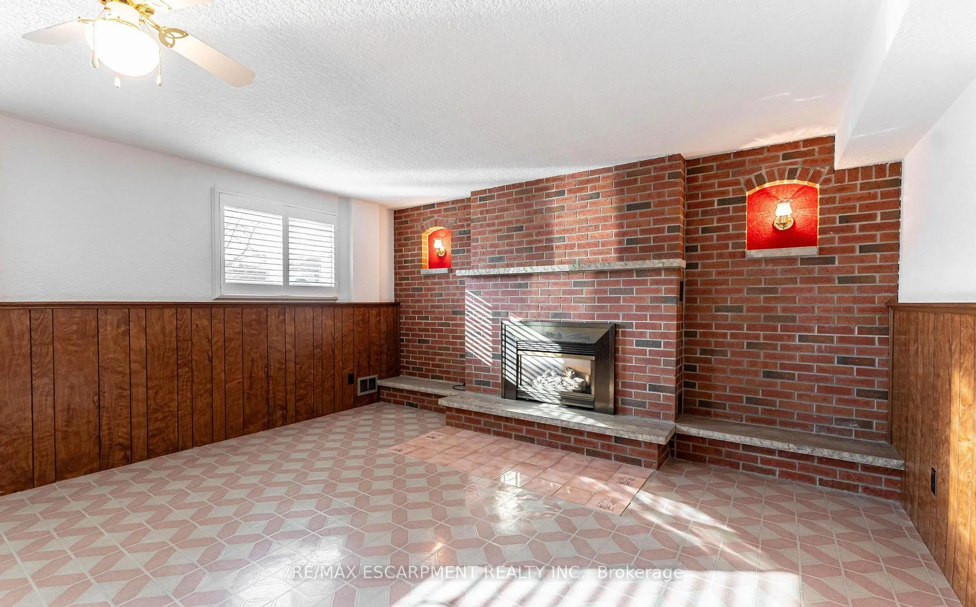 Photo 16 of 14 Eagleson Drive, St. Catharines, Carlton/Bunting — HOMEH