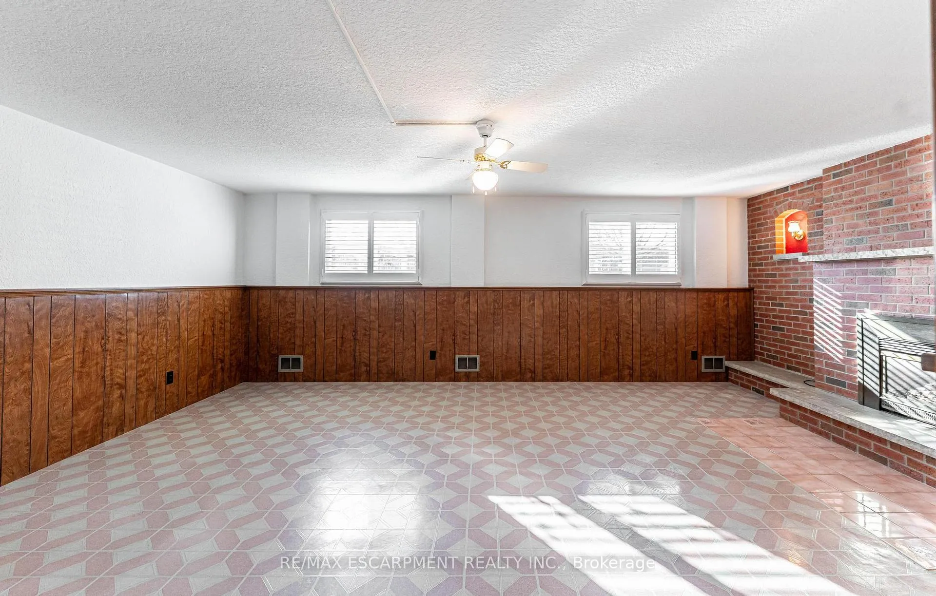 Photo 17 of 14 Eagleson Drive, St. Catharines, Carlton/Bunting — HOMEH