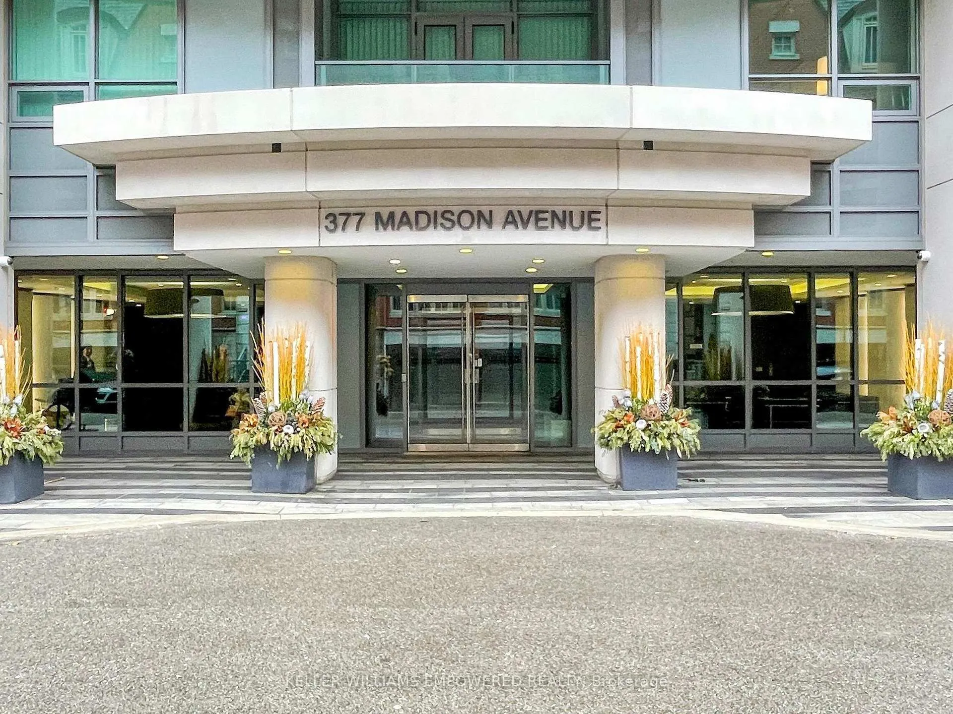 Photo 3 of Unit 307, 377 Madison Avenue, Toronto, Casa Loma — HOMEH