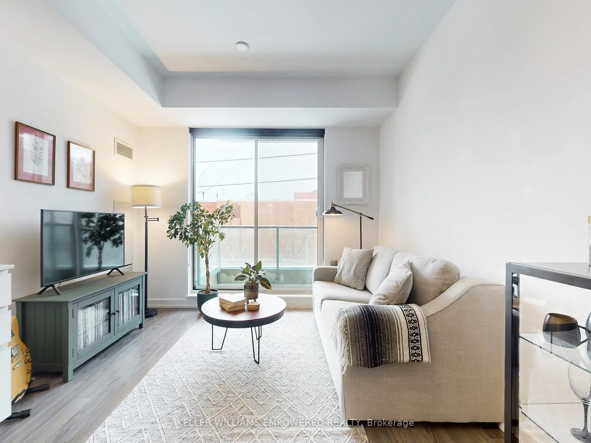 Photo 7 of Unit 307, 377 Madison Avenue, Toronto, Casa Loma — HOMEH
