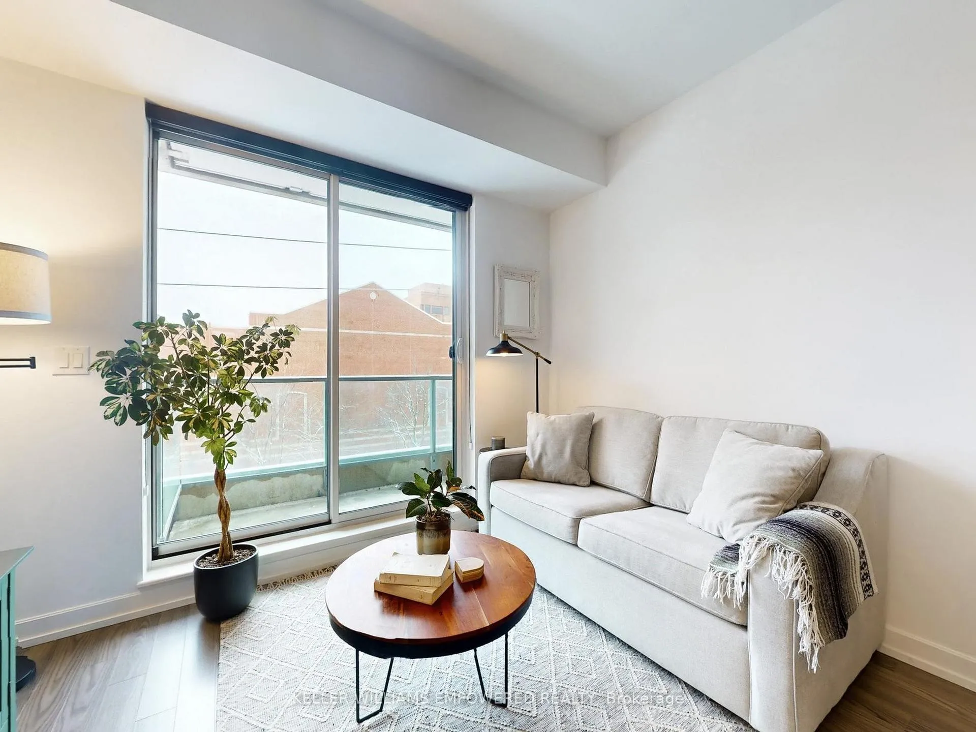 Photo 8 of Unit 307, 377 Madison Avenue, Toronto, Casa Loma — HOMEH