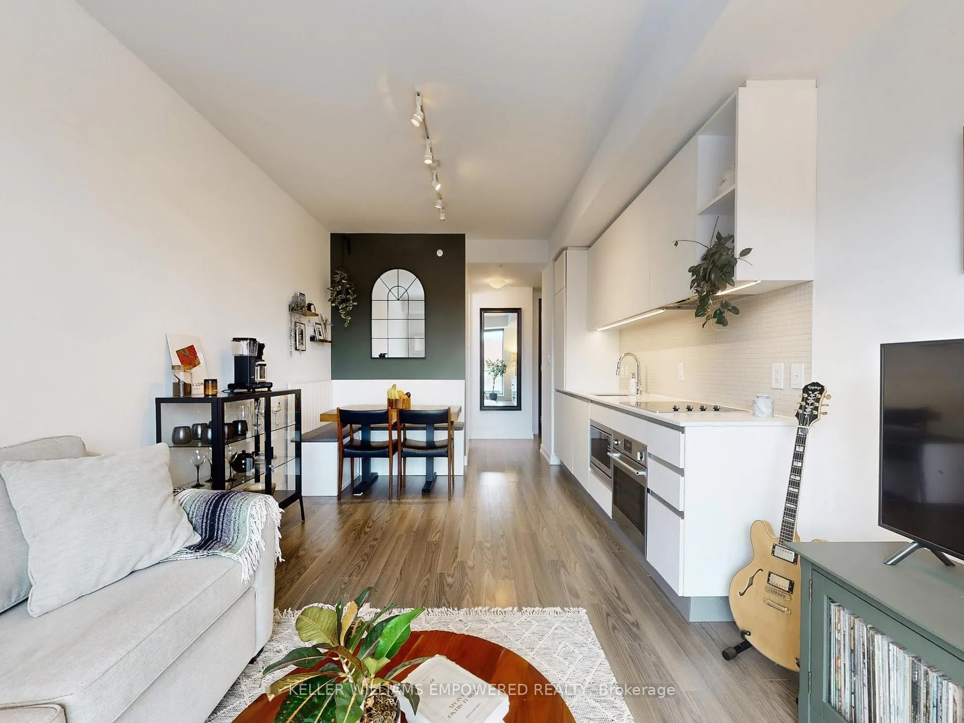 Photo 12 of Unit 307, 377 Madison Avenue, Toronto, Casa Loma — HOMEH