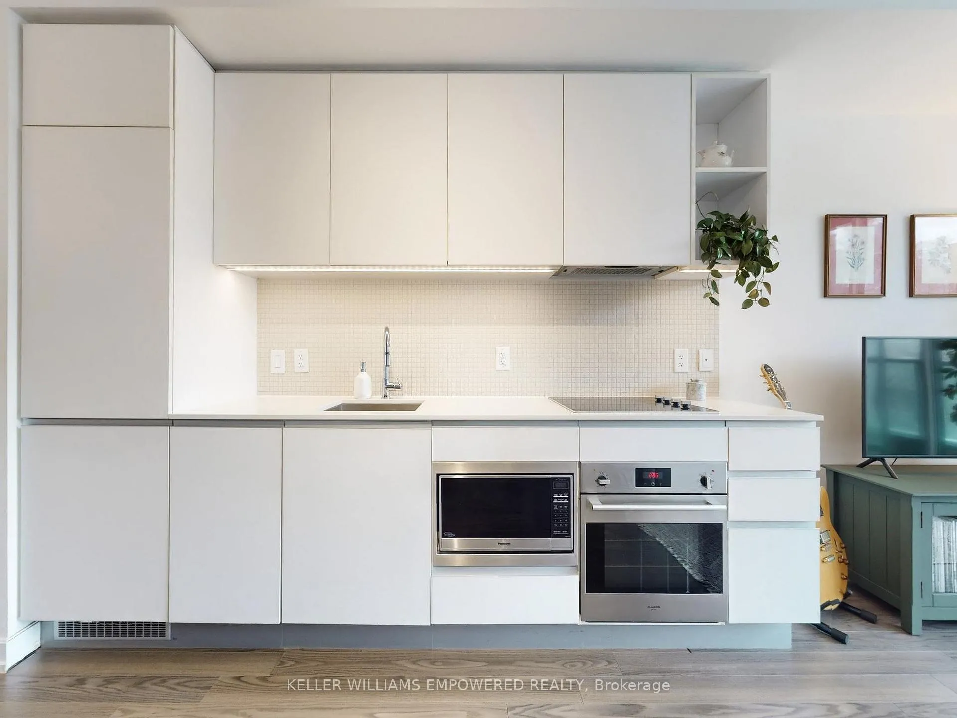Photo 14 of Unit 307, 377 Madison Avenue, Toronto, Casa Loma — HOMEH
