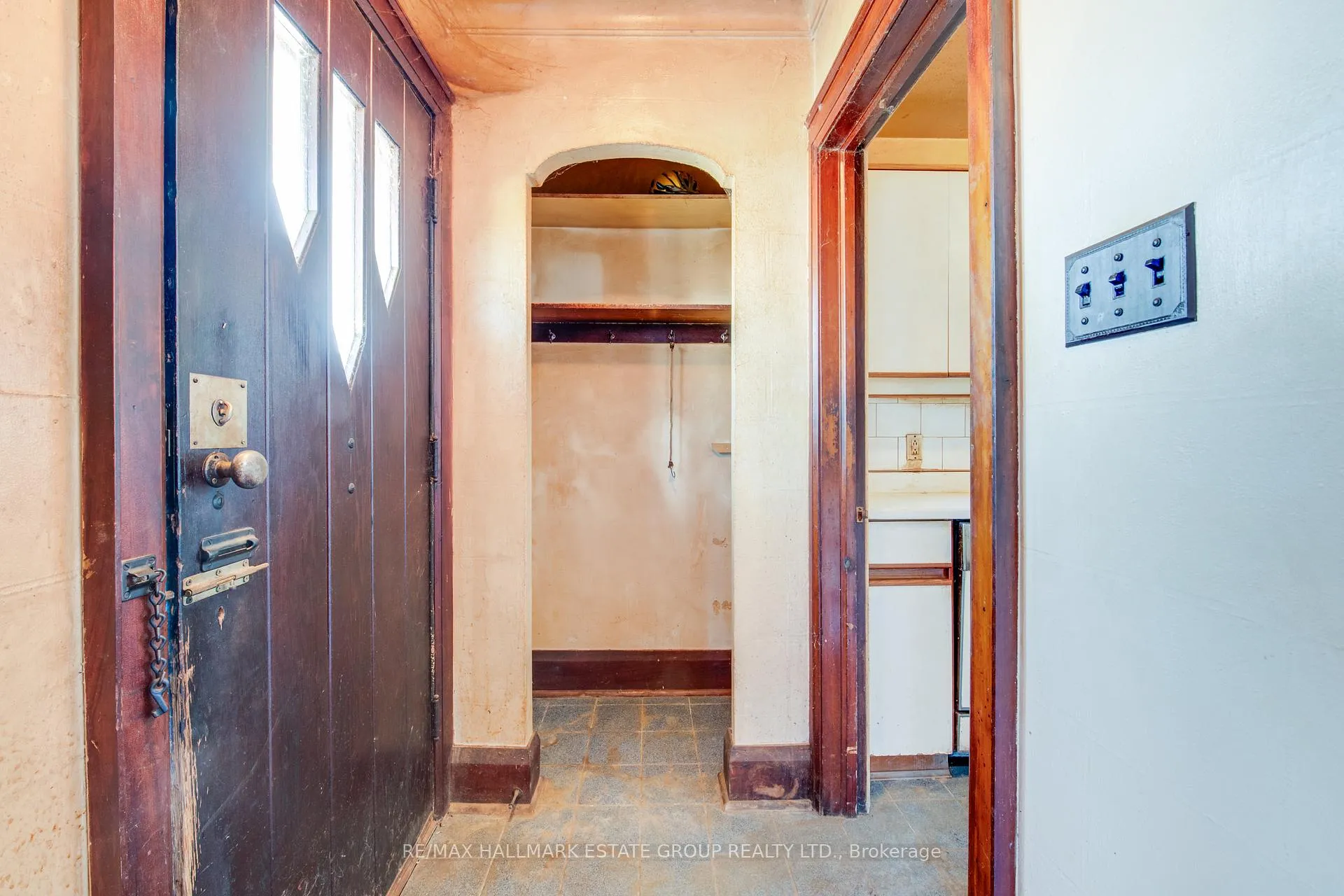 Photo 2 of 85 Kings Park Boulevard, Toronto, Danforth Village-East York — HOMEH