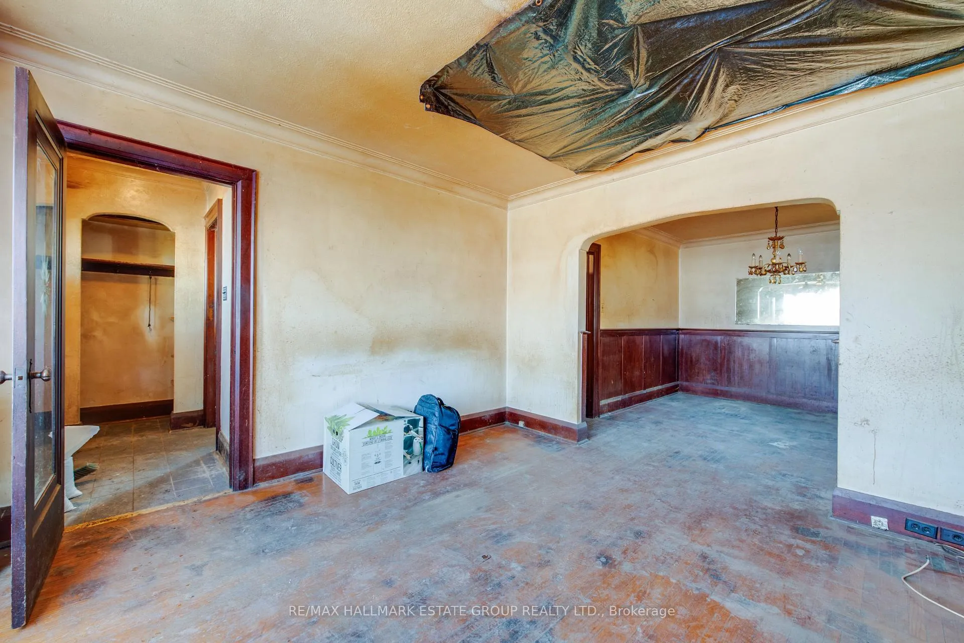 Photo 5 of 85 Kings Park Boulevard, Toronto, Danforth Village-East York — HOMEH