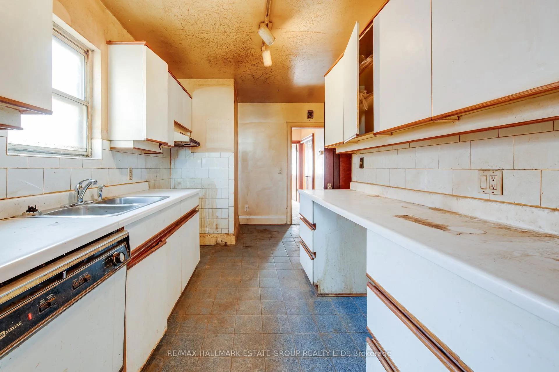 Photo 11 of 85 Kings Park Boulevard, Toronto, Danforth Village-East York — HOMEH