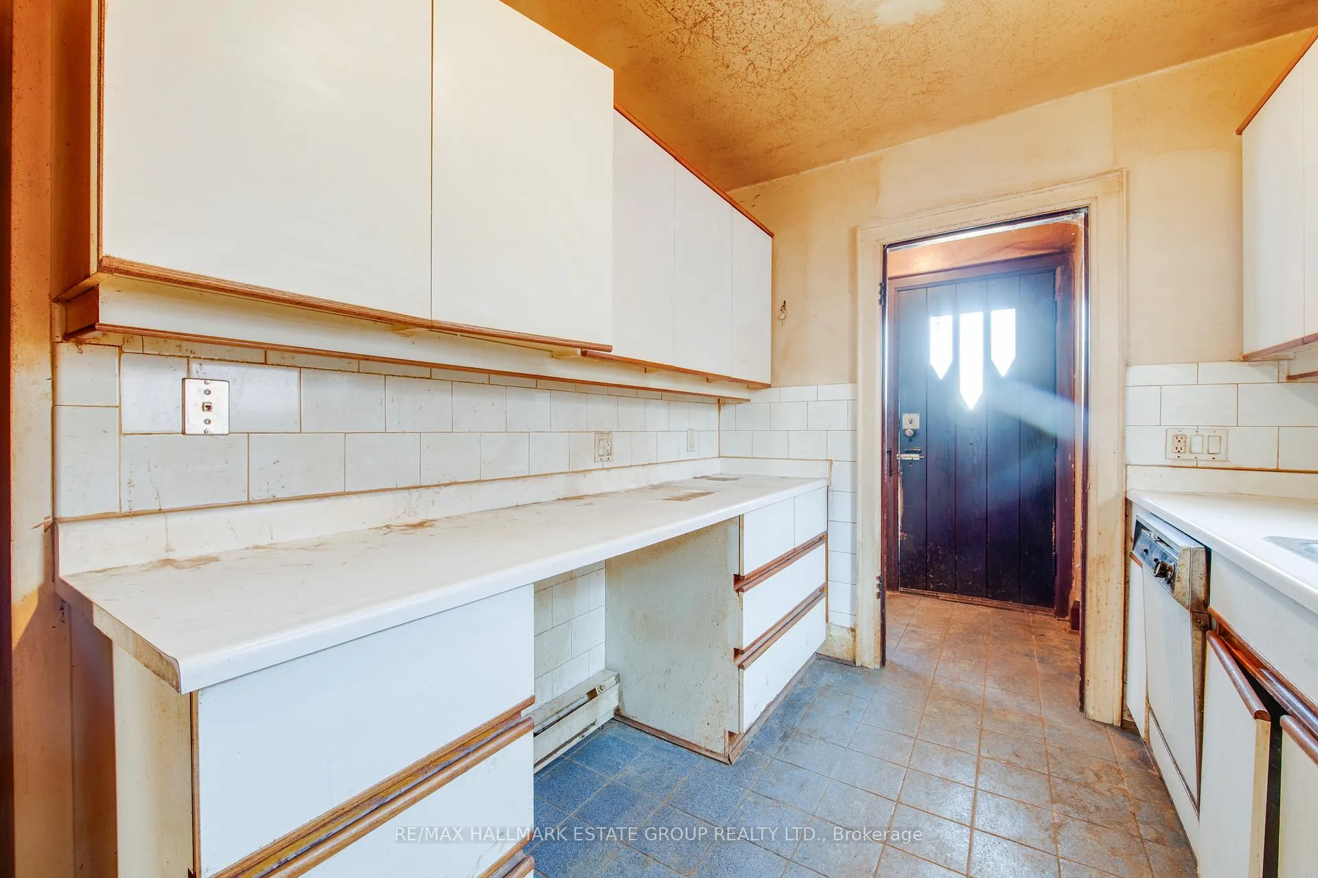 Photo 12 of 85 Kings Park Boulevard, Toronto, Danforth Village-East York — HOMEH
