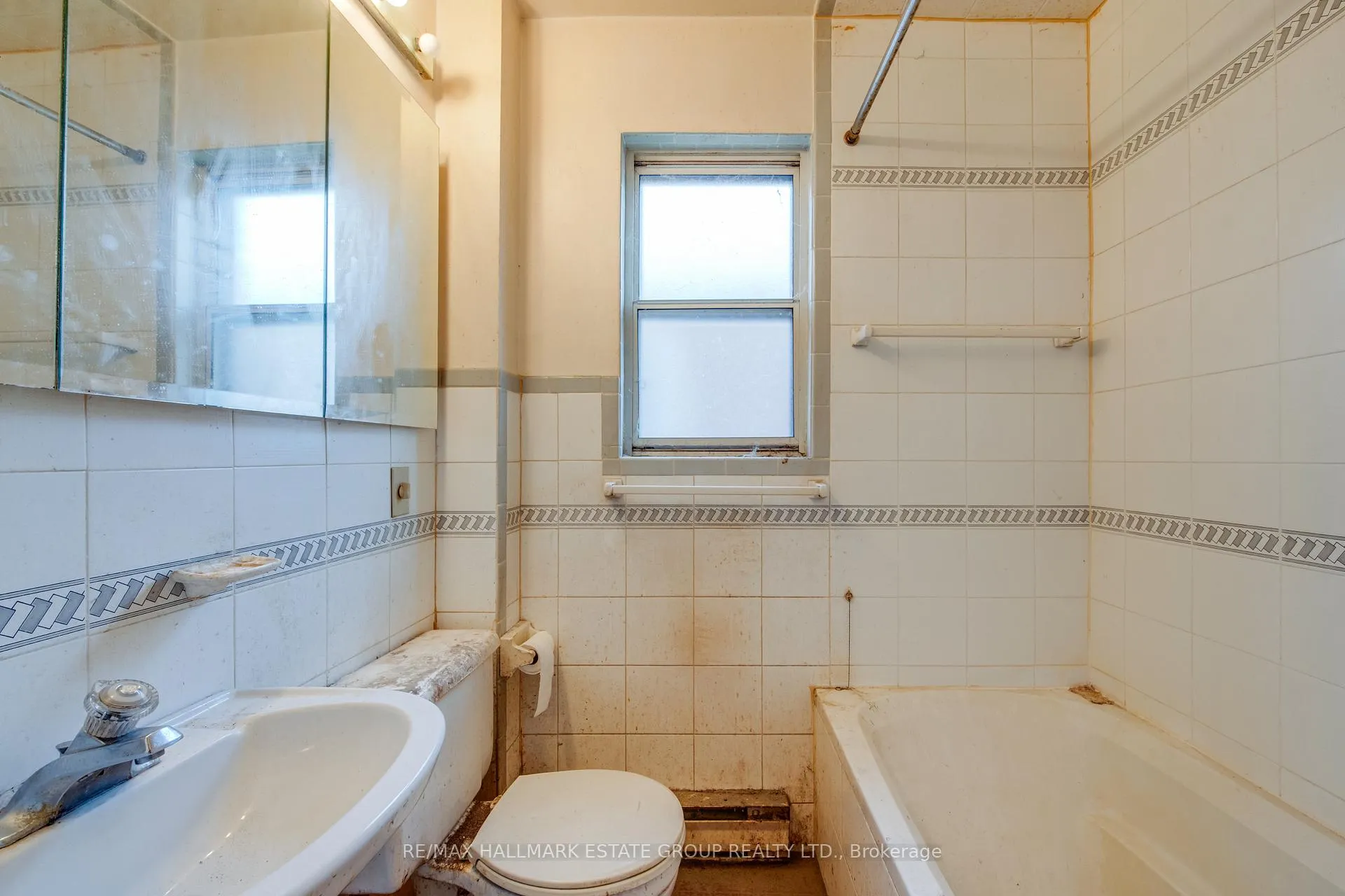 Photo 15 of 85 Kings Park Boulevard, Toronto, Danforth Village-East York — HOMEH