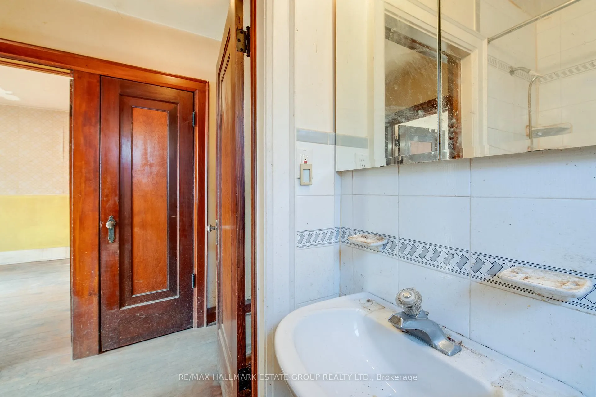 Photo 16 of 85 Kings Park Boulevard, Toronto, Danforth Village-East York — HOMEH