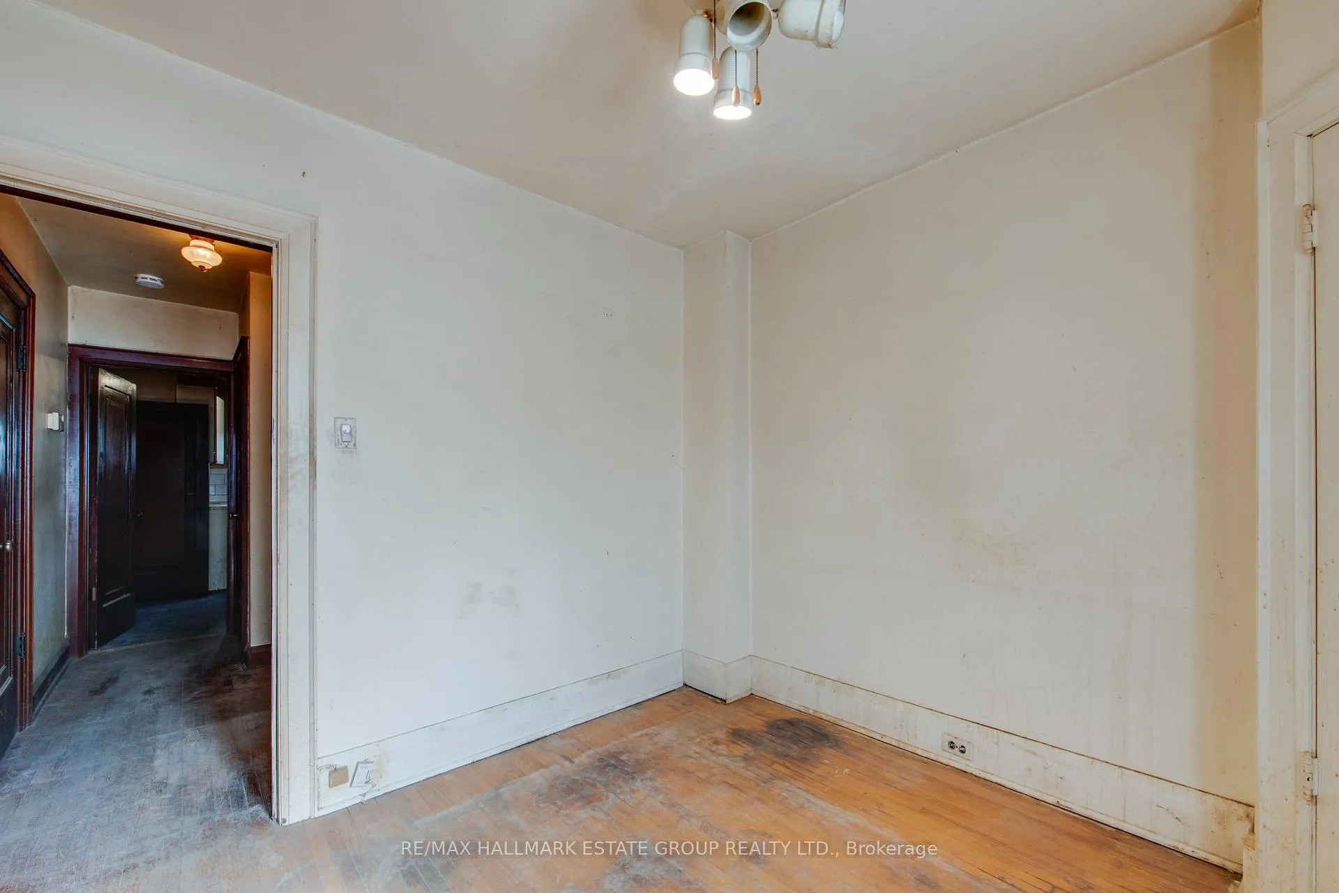 Photo 18 of 85 Kings Park Boulevard, Toronto, Danforth Village-East York — HOMEH