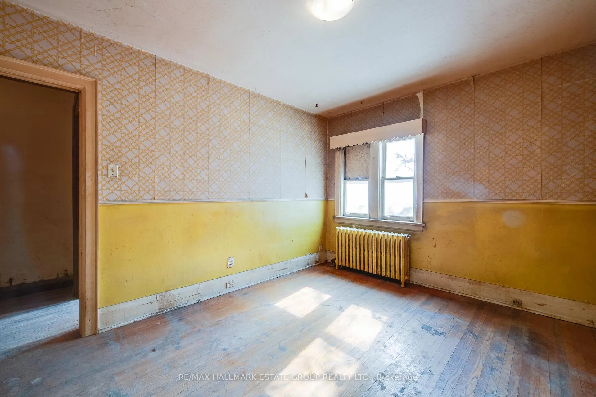 Photo 22 of 85 Kings Park Boulevard, Toronto, Danforth Village-East York — HOMEH