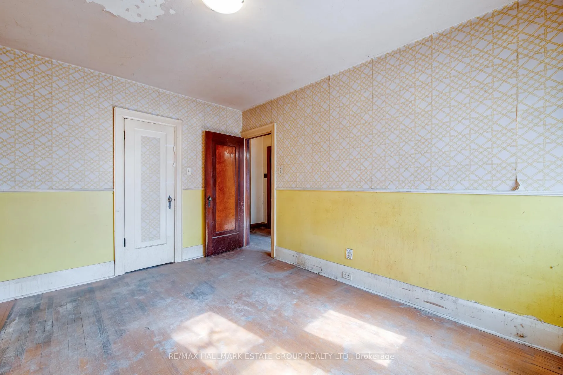 Photo 23 of 85 Kings Park Boulevard, Toronto, Danforth Village-East York — HOMEH