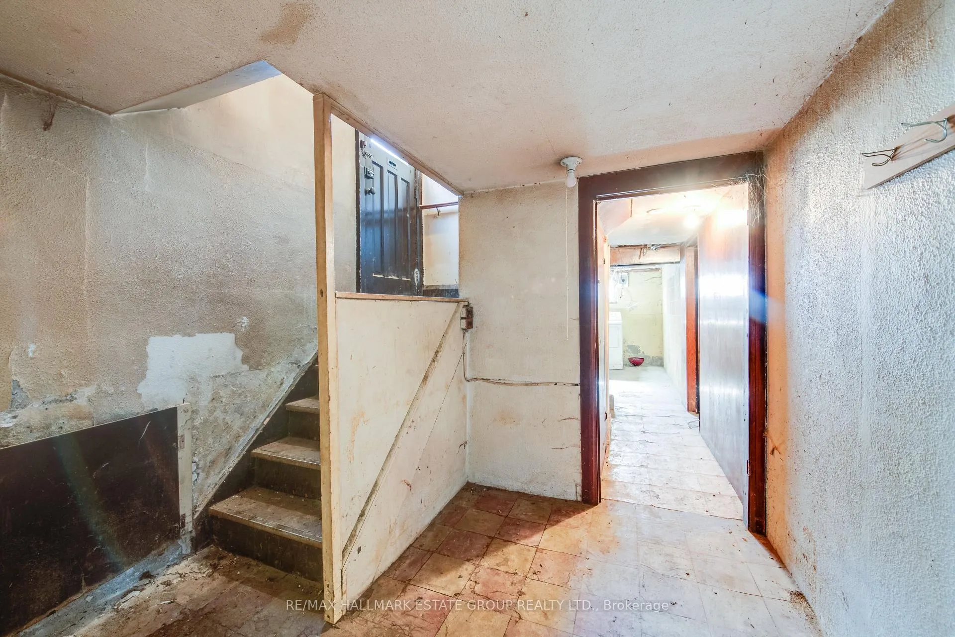 Photo 25 of 85 Kings Park Boulevard, Toronto, Danforth Village-East York — HOMEH
