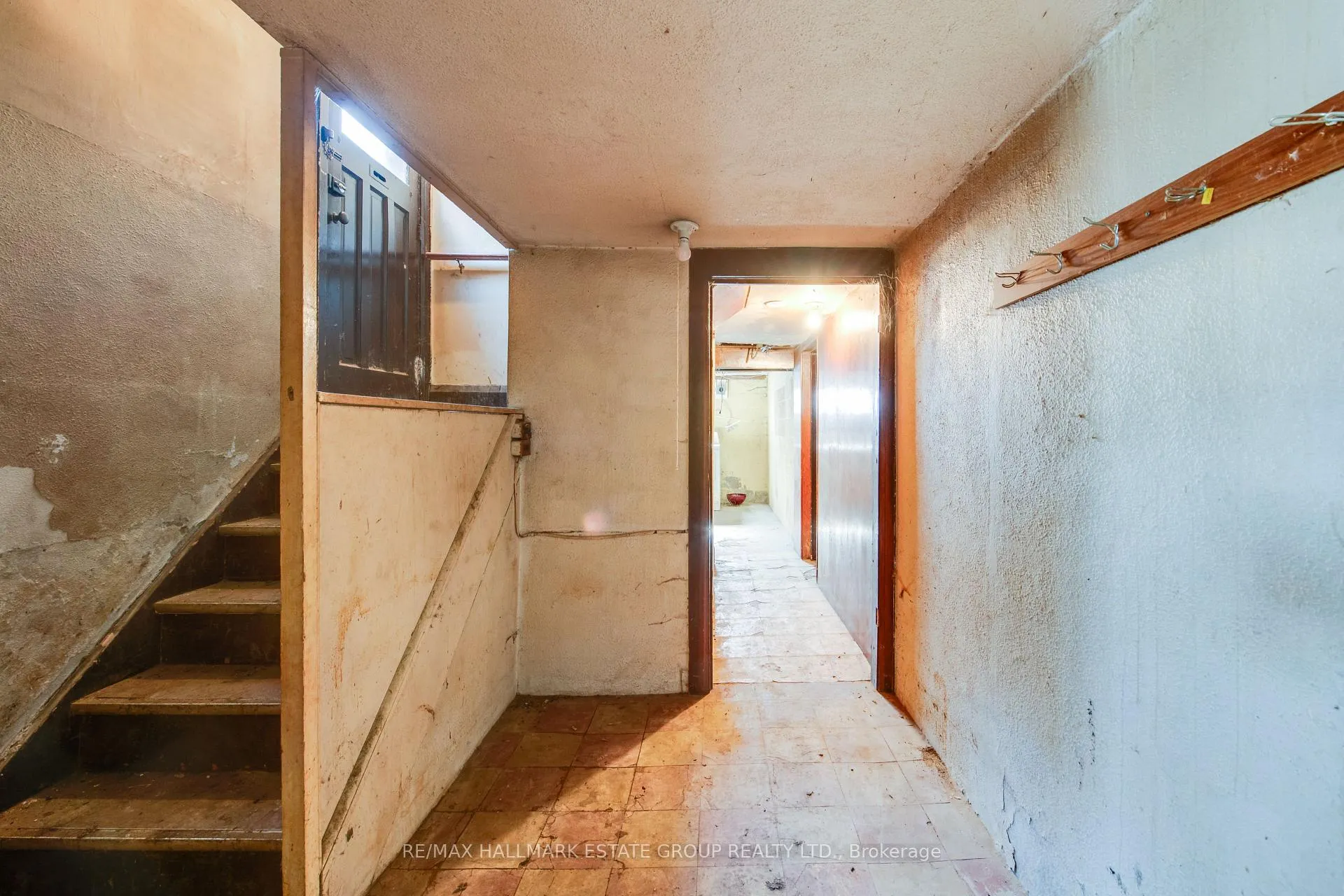 Photo 27 of 85 Kings Park Boulevard, Toronto, Danforth Village-East York — HOMEH