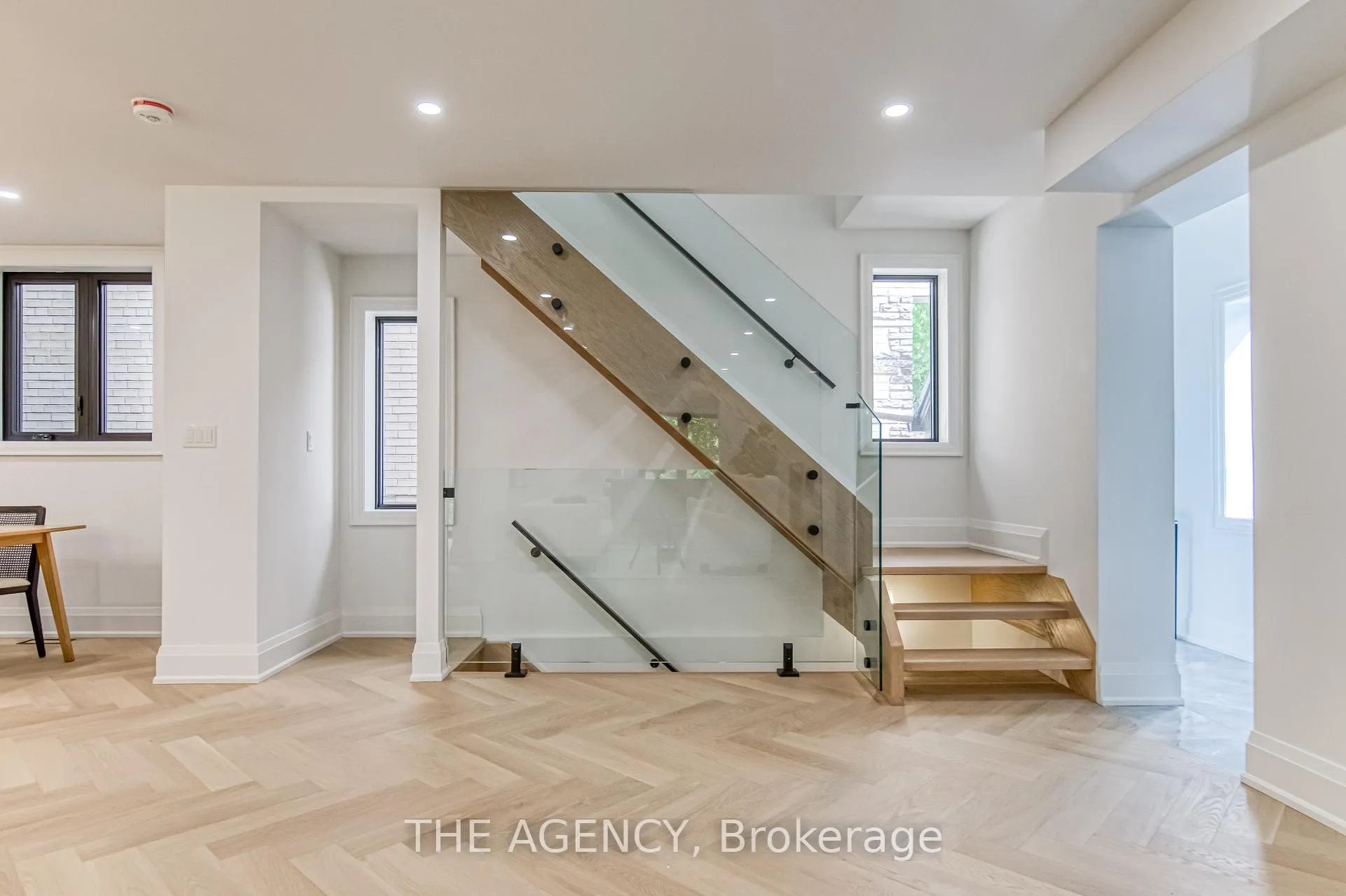 Photo 4 of 16 Duncannon Drive, Toronto, Forest Hill South — HOMEH
