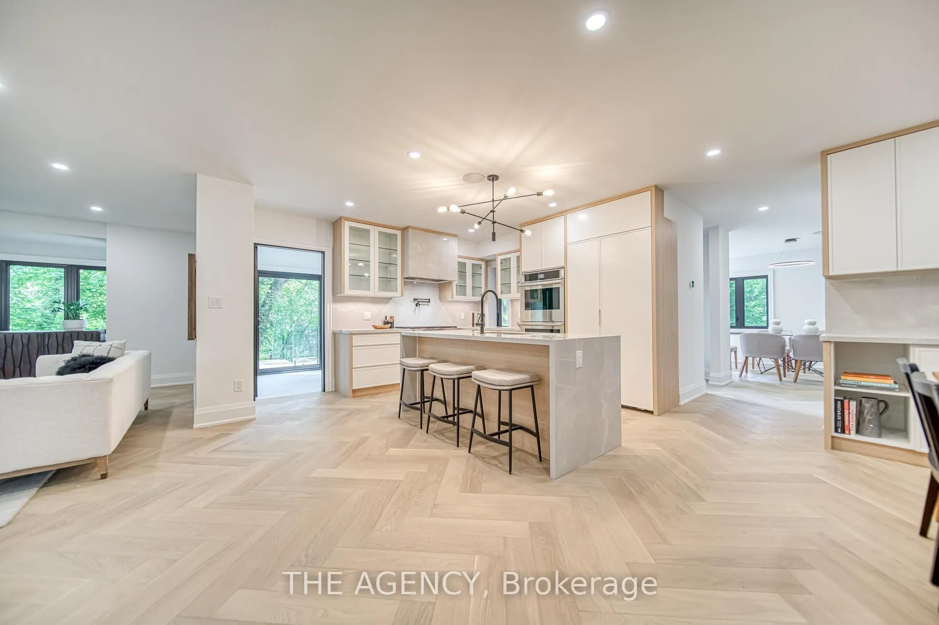 Photo 8 of 16 Duncannon Drive, Toronto, Forest Hill South — HOMEH