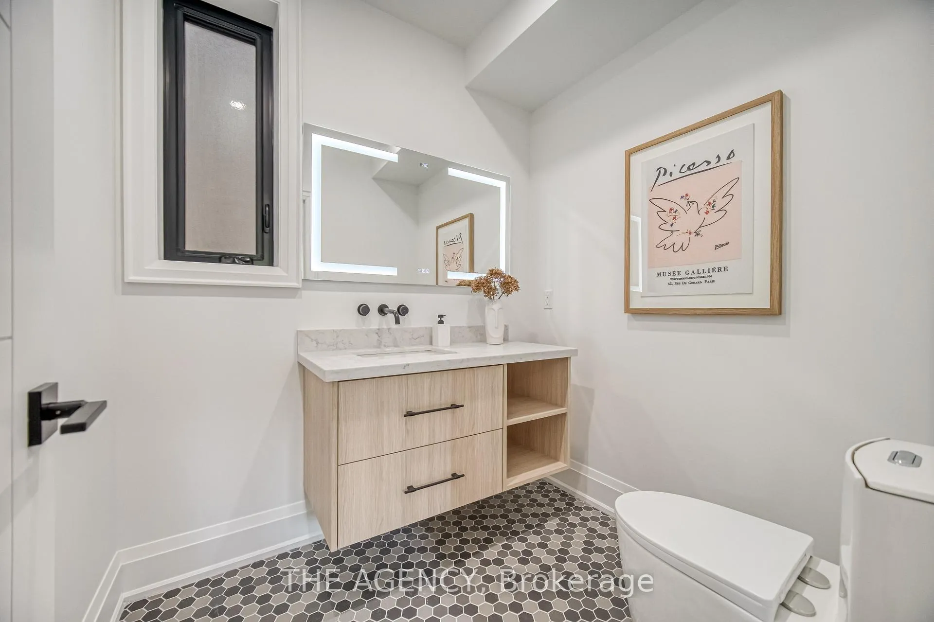 Photo 15 of 16 Duncannon Drive, Toronto, Forest Hill South — HOMEH
