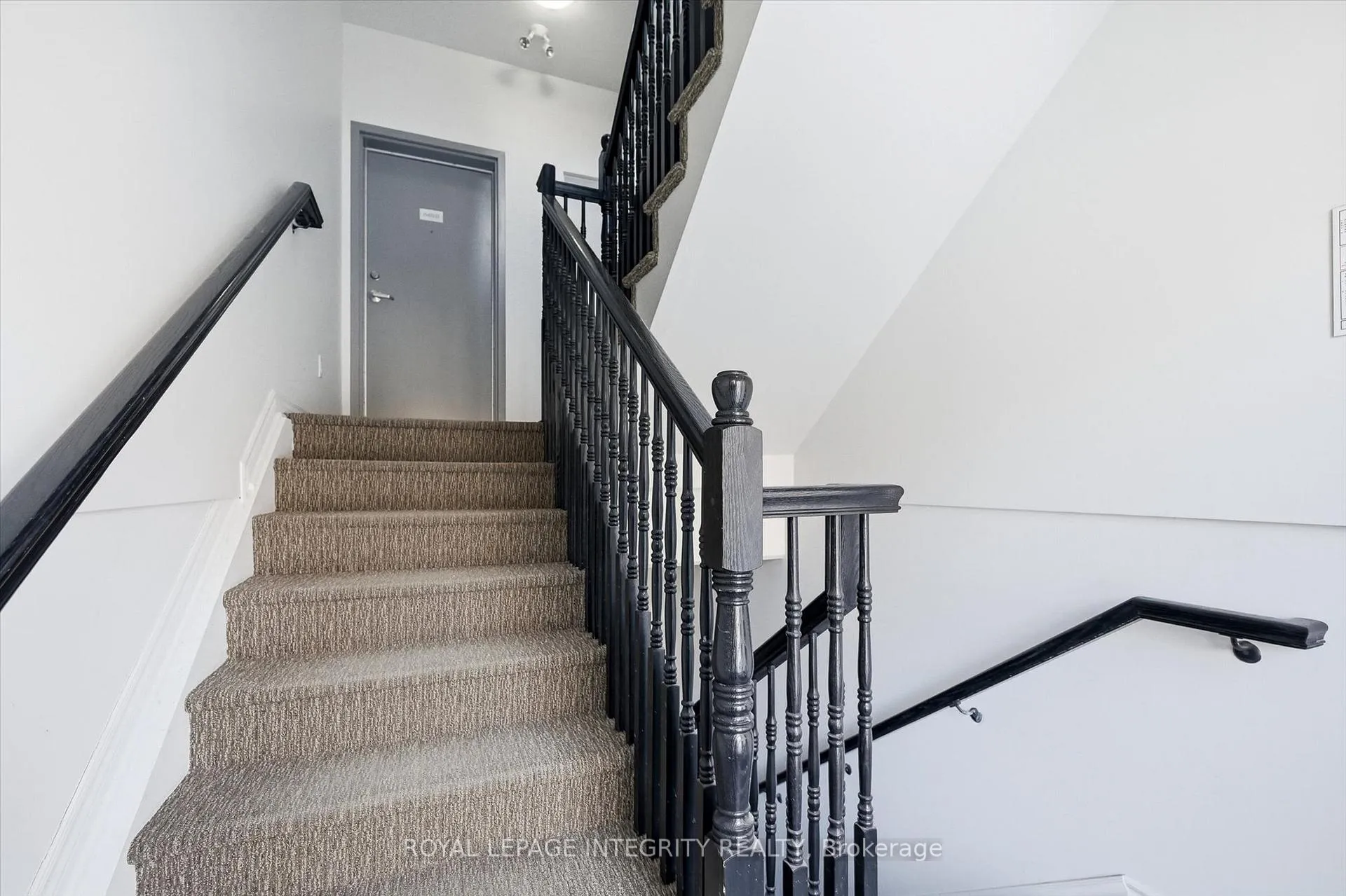 Photo 3 of Unit C, 849 Blackcomb Private, Ottawa, Elmvale Acres — HOMEH