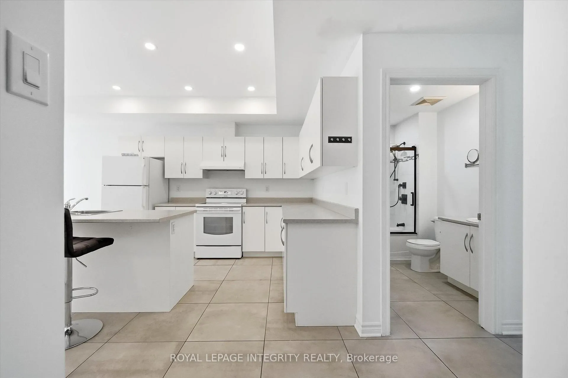 Photo 6 of Unit C, 849 Blackcomb Private, Ottawa, Elmvale Acres — HOMEH