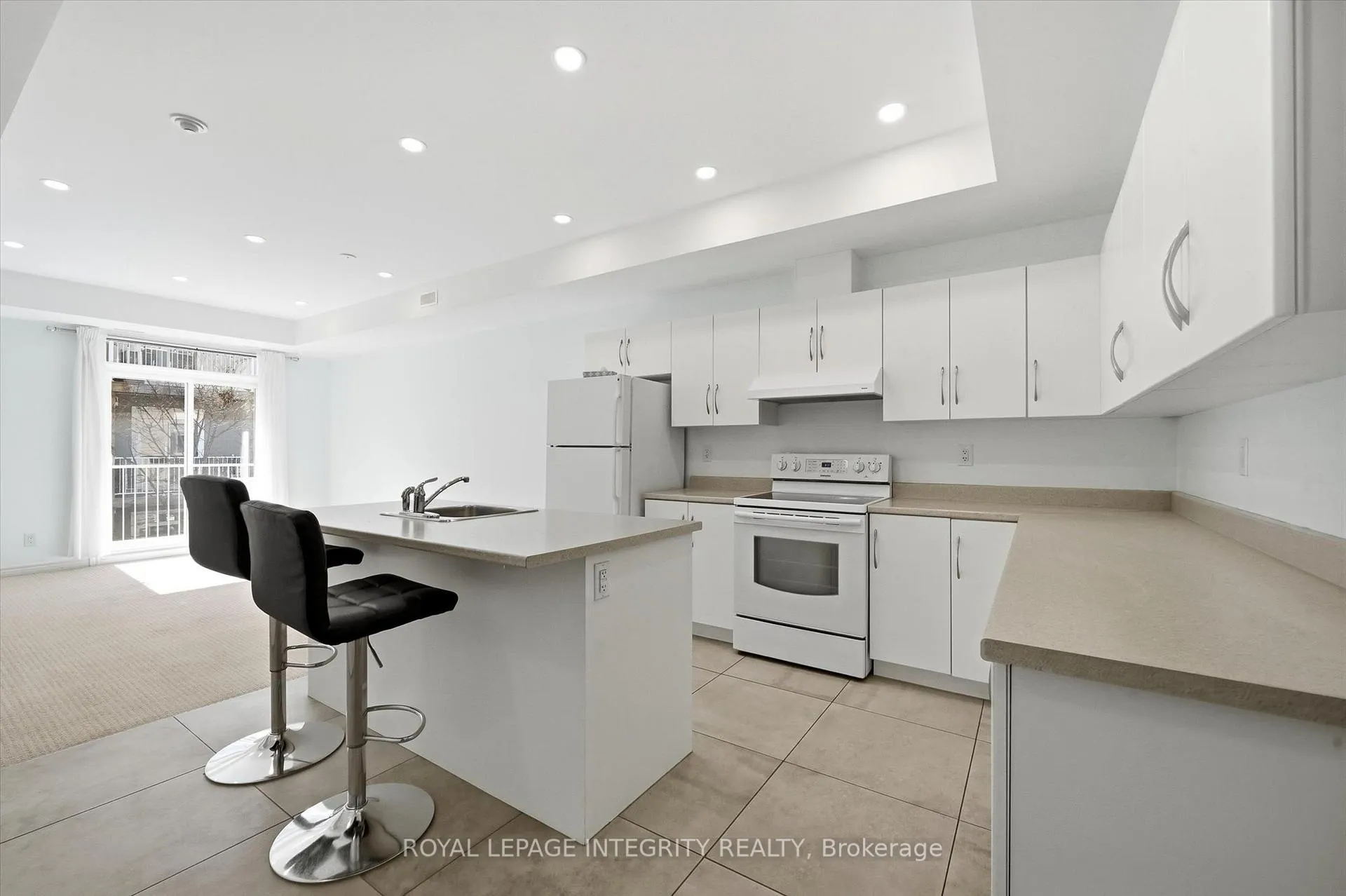 Photo 7 of Unit C, 849 Blackcomb Private, Ottawa, Elmvale Acres — HOMEH