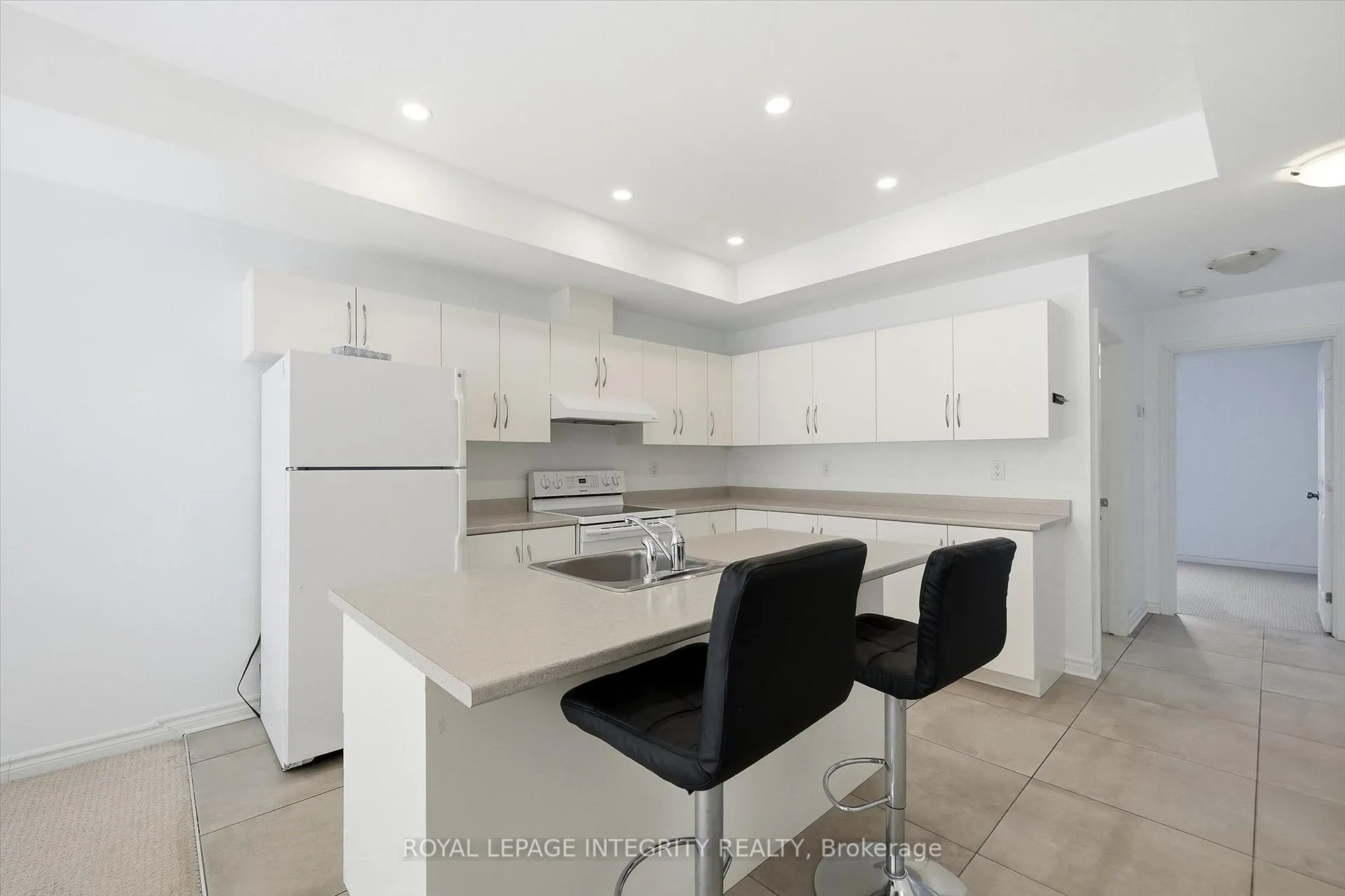 Photo 8 of Unit C, 849 Blackcomb Private, Ottawa, Elmvale Acres — HOMEH