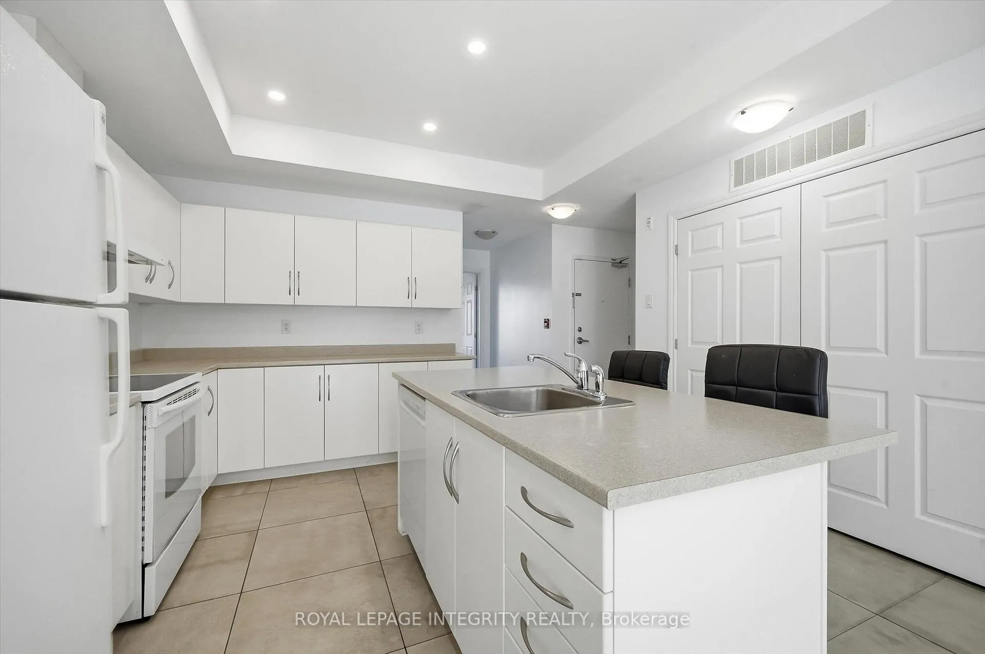 Photo 9 of Unit C, 849 Blackcomb Private, Ottawa, Elmvale Acres — HOMEH