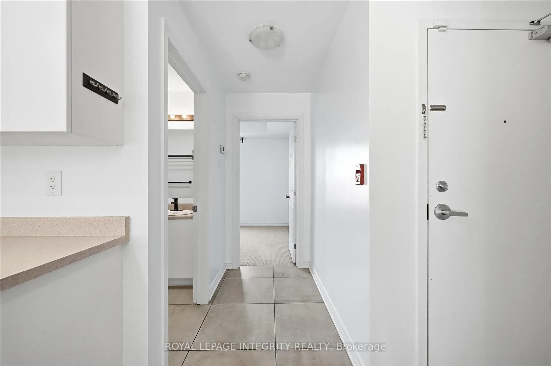 Photo 15 of Unit C, 849 Blackcomb Private, Ottawa, Elmvale Acres — HOMEH