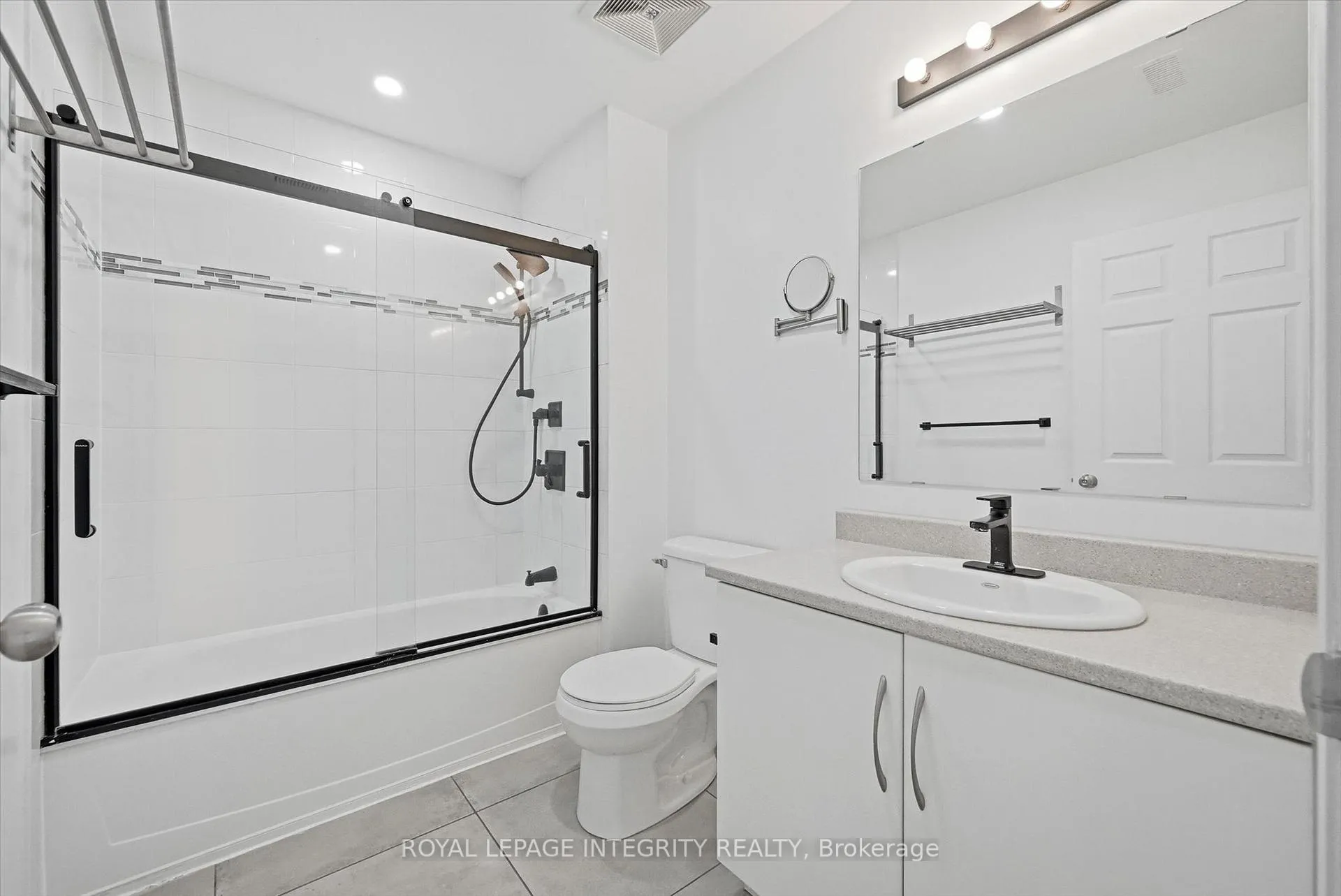 Photo 19 of Unit C, 849 Blackcomb Private, Ottawa, Elmvale Acres — HOMEH